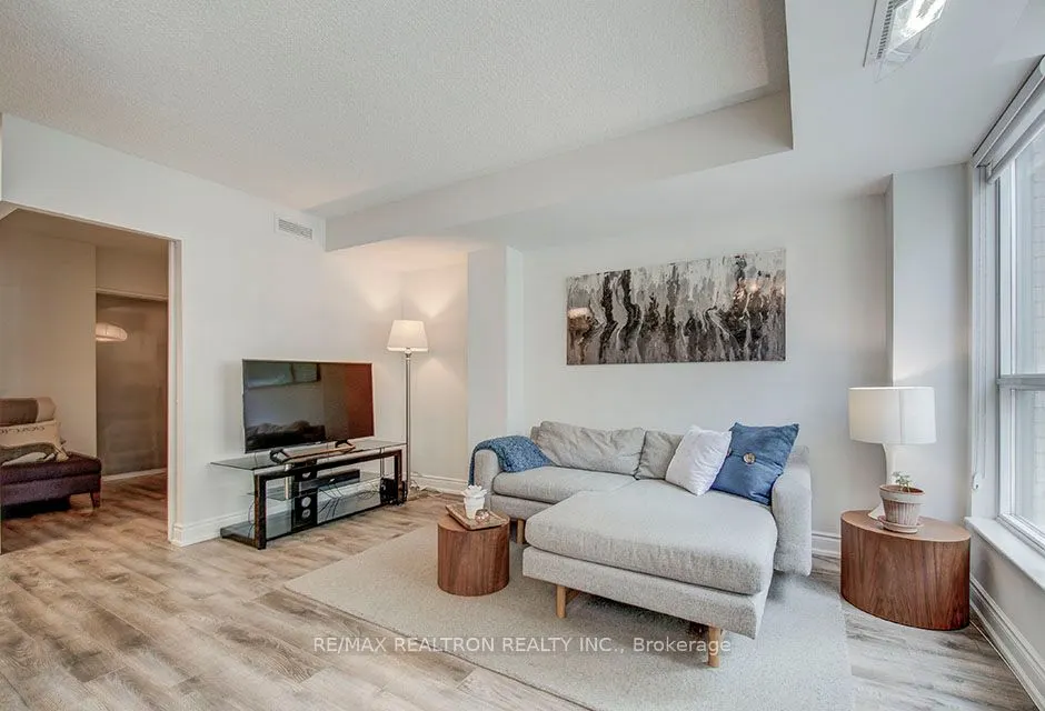 76 Shuter Street, #310