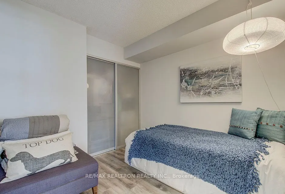 76 Shuter Street, #310