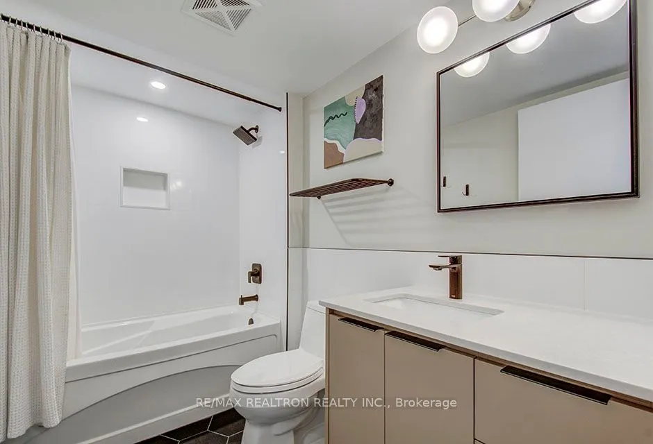 76 Shuter Street, #310