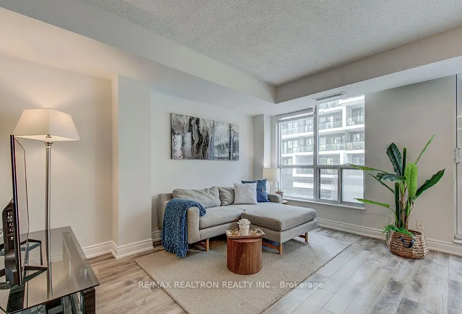 76 Shuter Street, #310