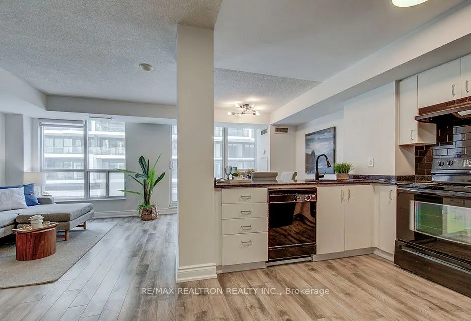 76 Shuter Street, #310