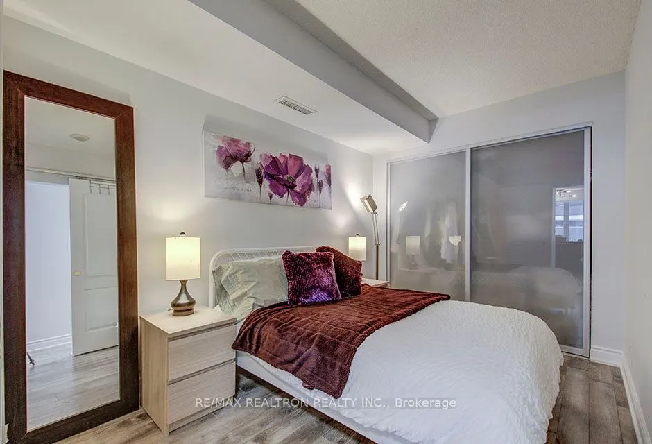 76 Shuter Street, #310