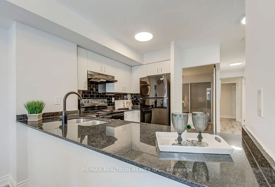 76 Shuter Street, #310
