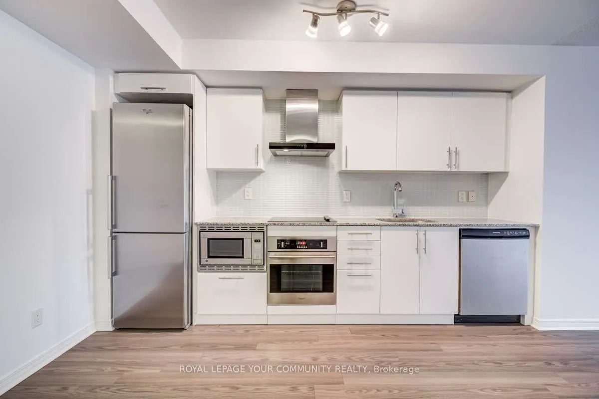 352 Front Street W, #421