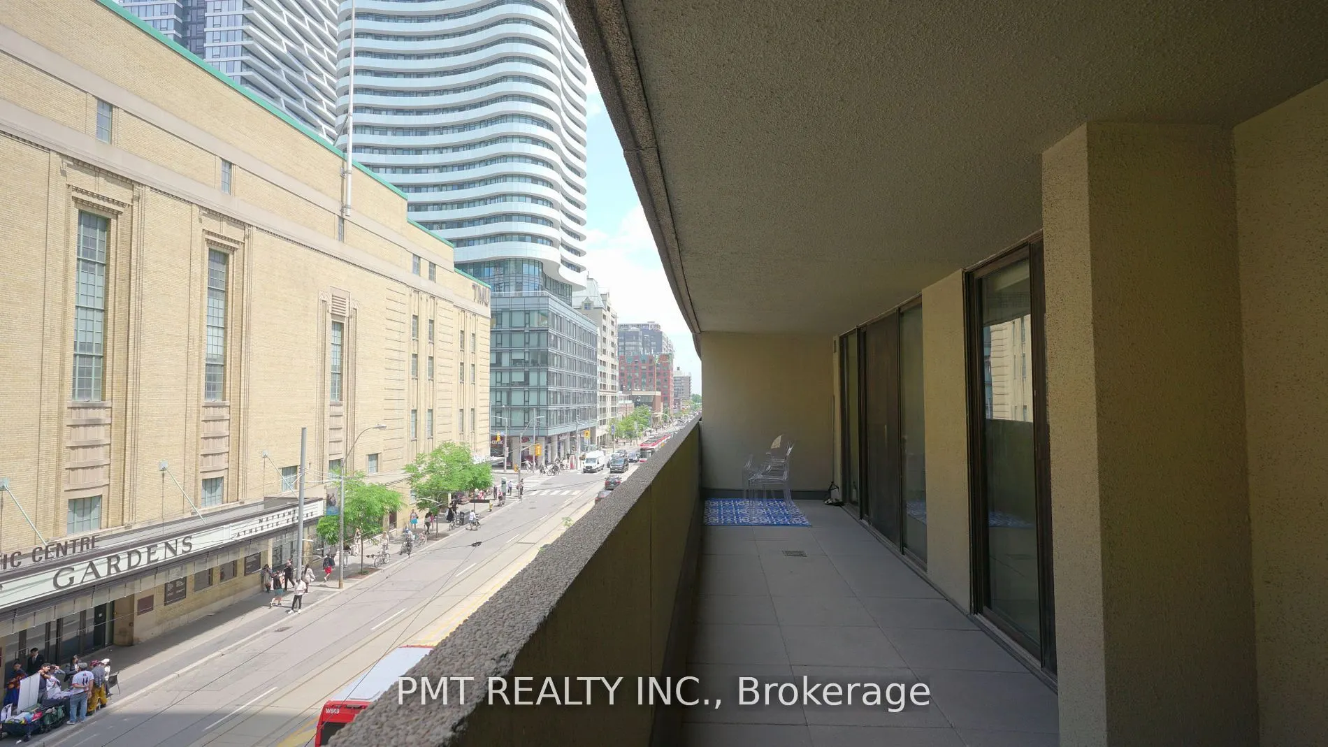 45 Carlton Street, #312