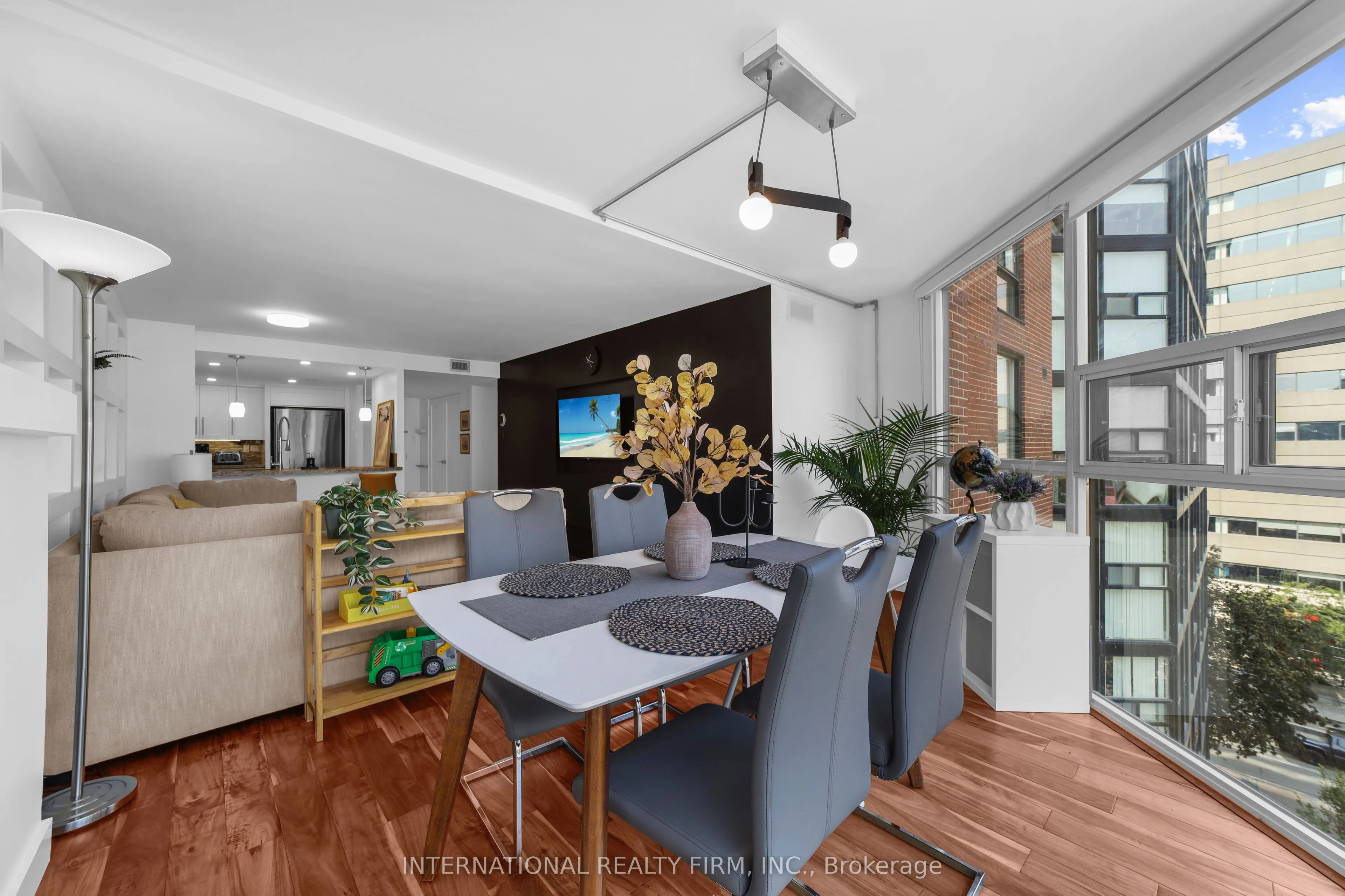 701 King Street W, #713