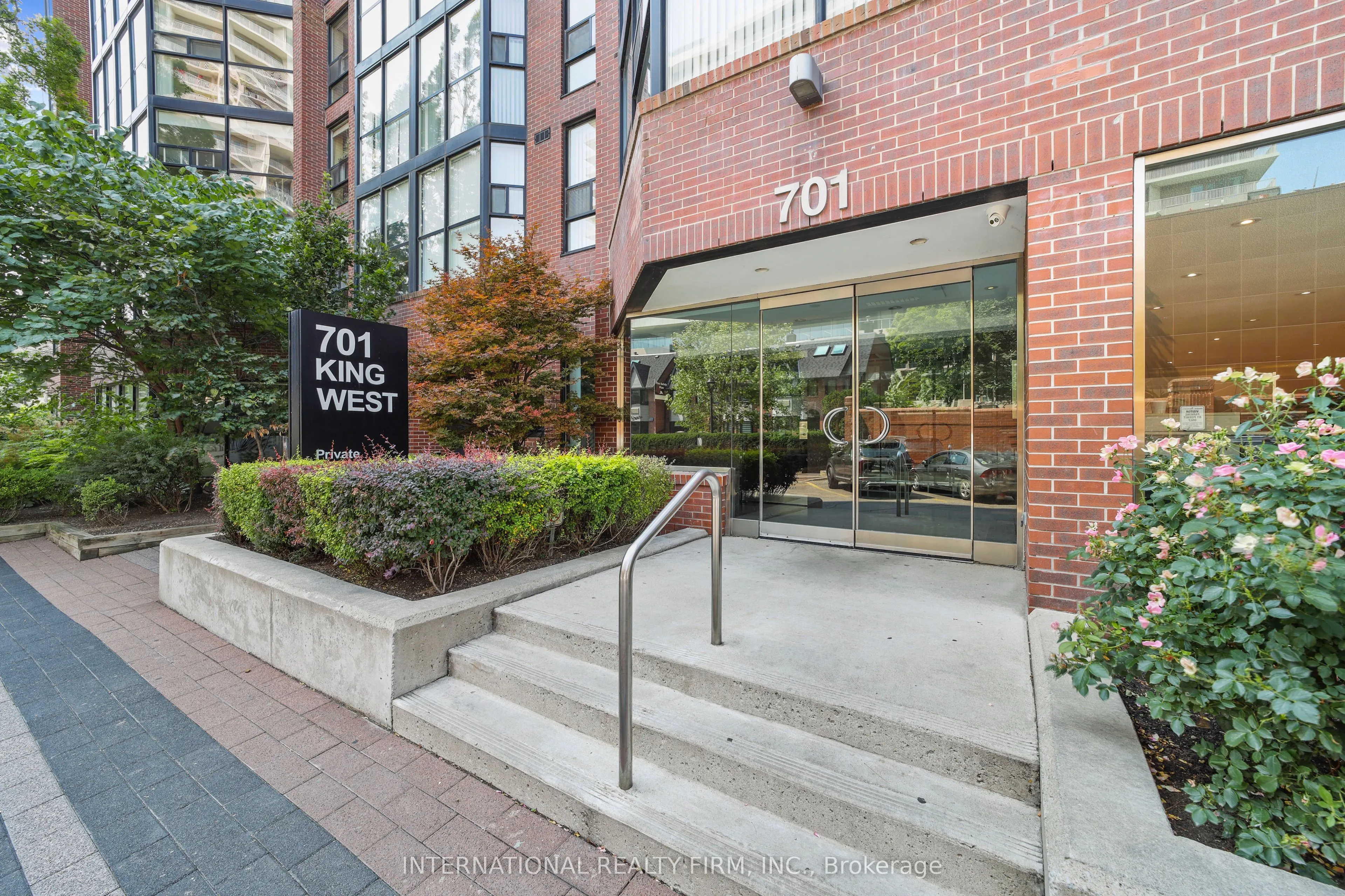 701 King Street W, #713