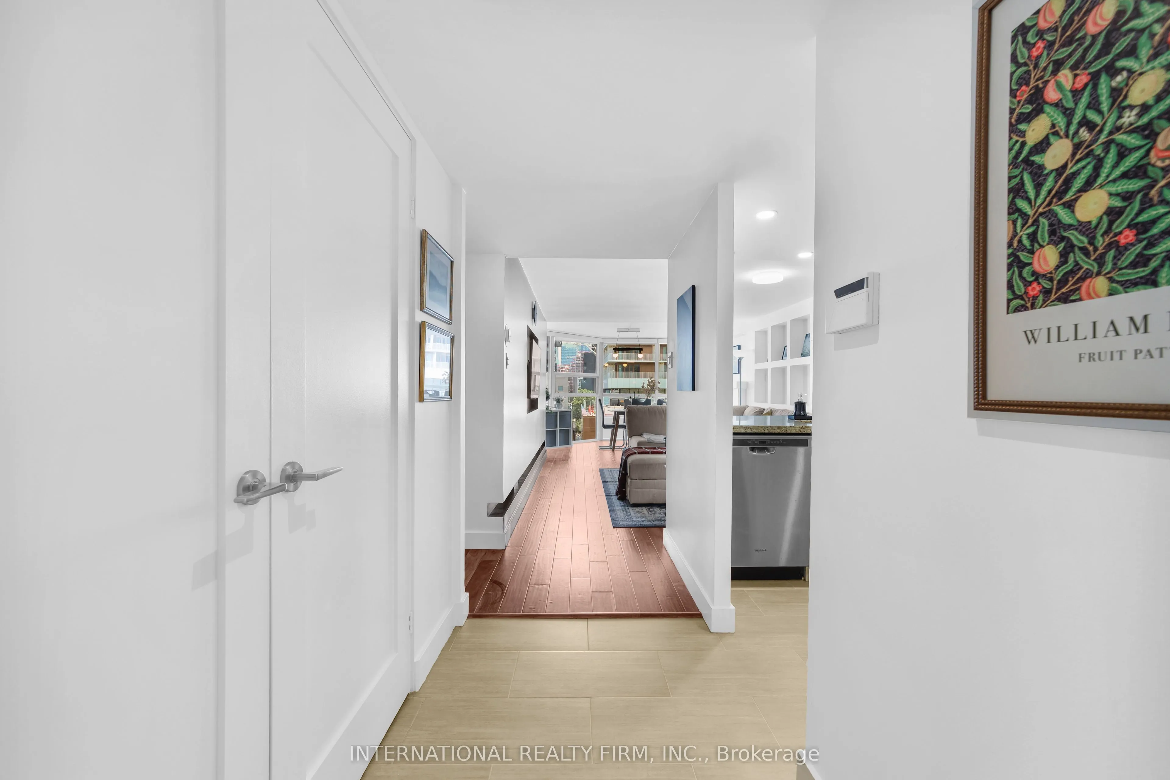 701 King Street W, #713