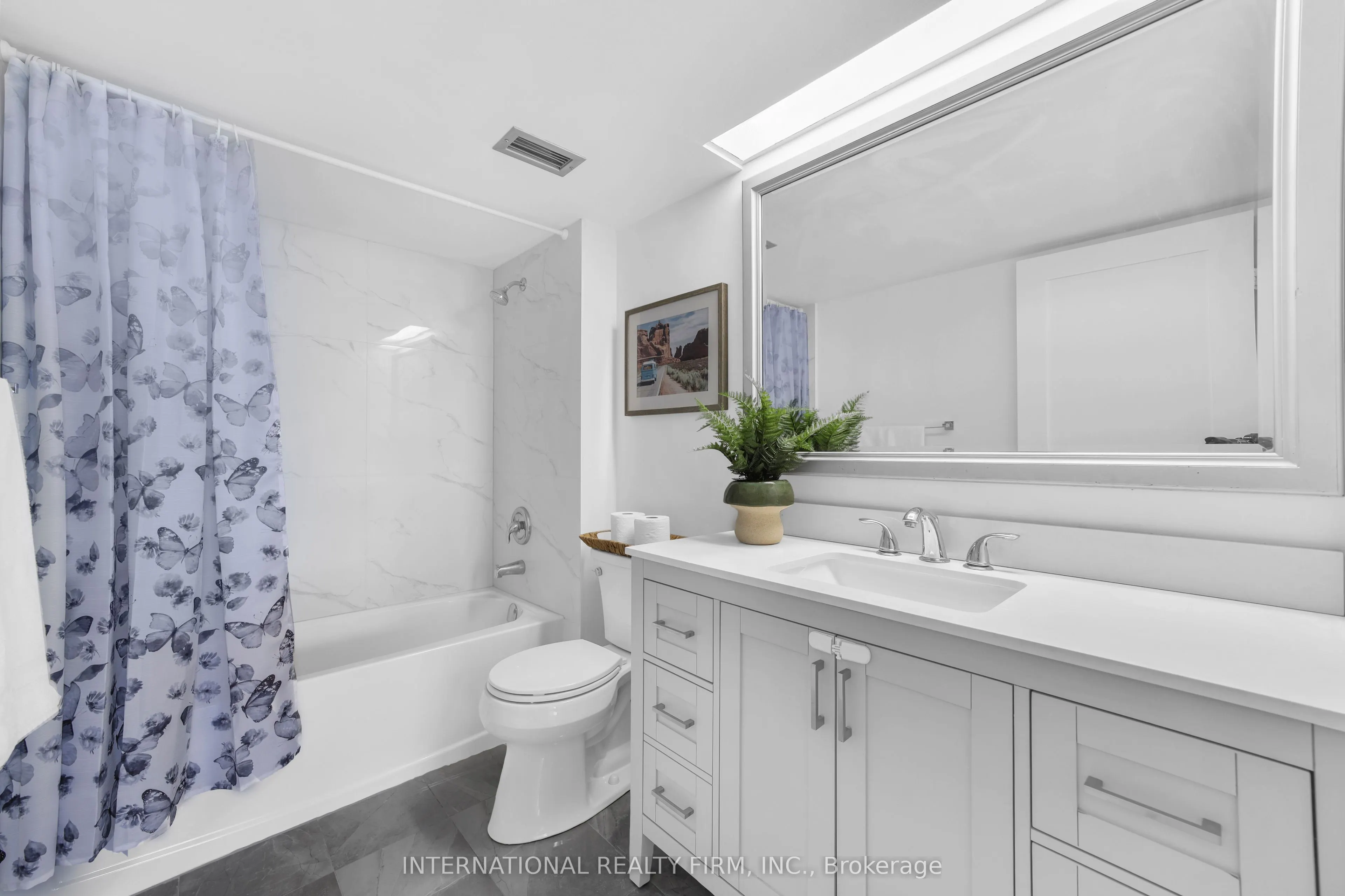 701 King Street W, #713