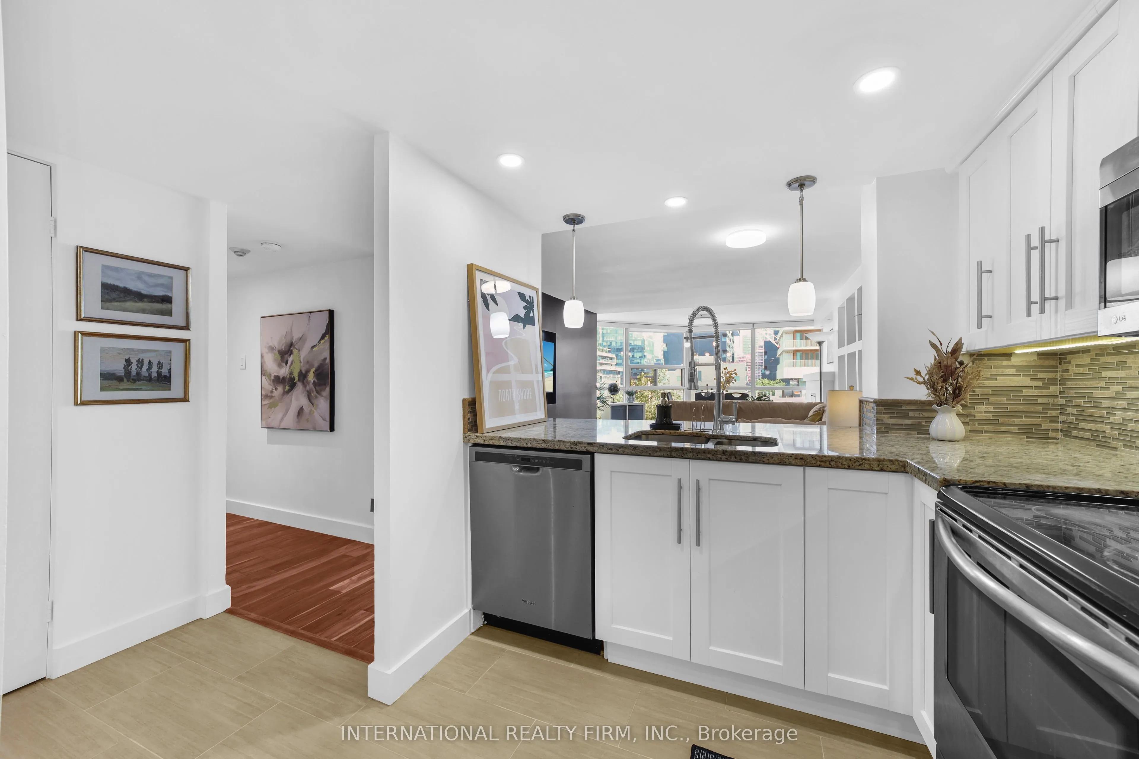 701 King Street W, #713