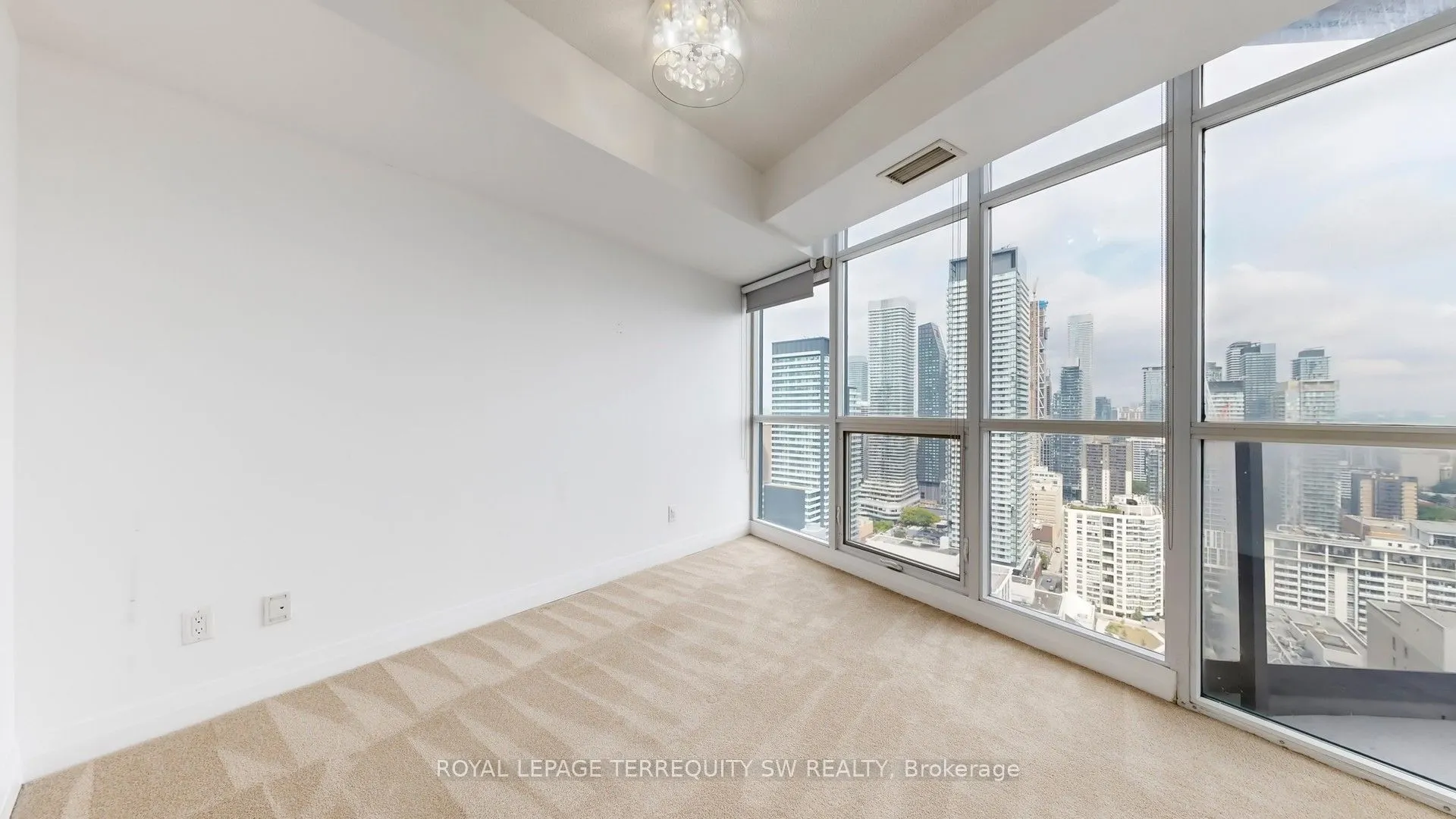21 Carlton Street, #3704
