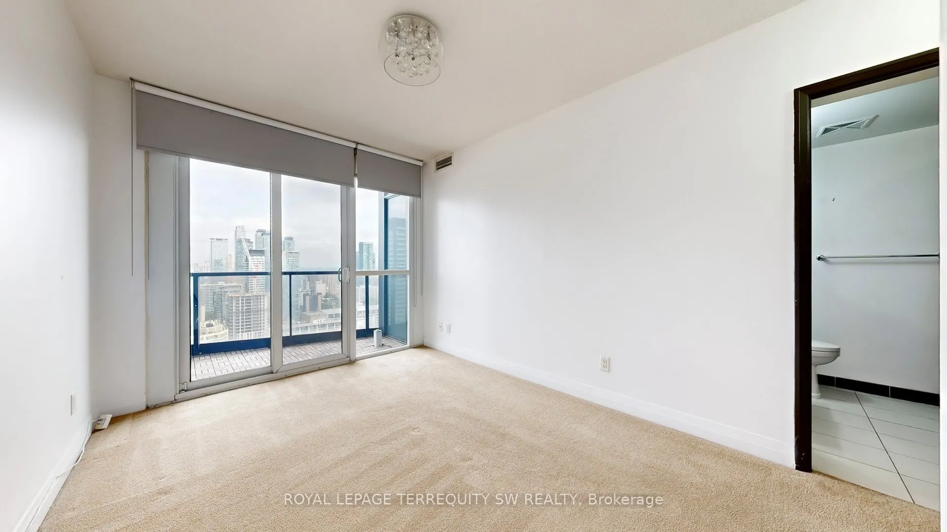 21 Carlton Street, #3704