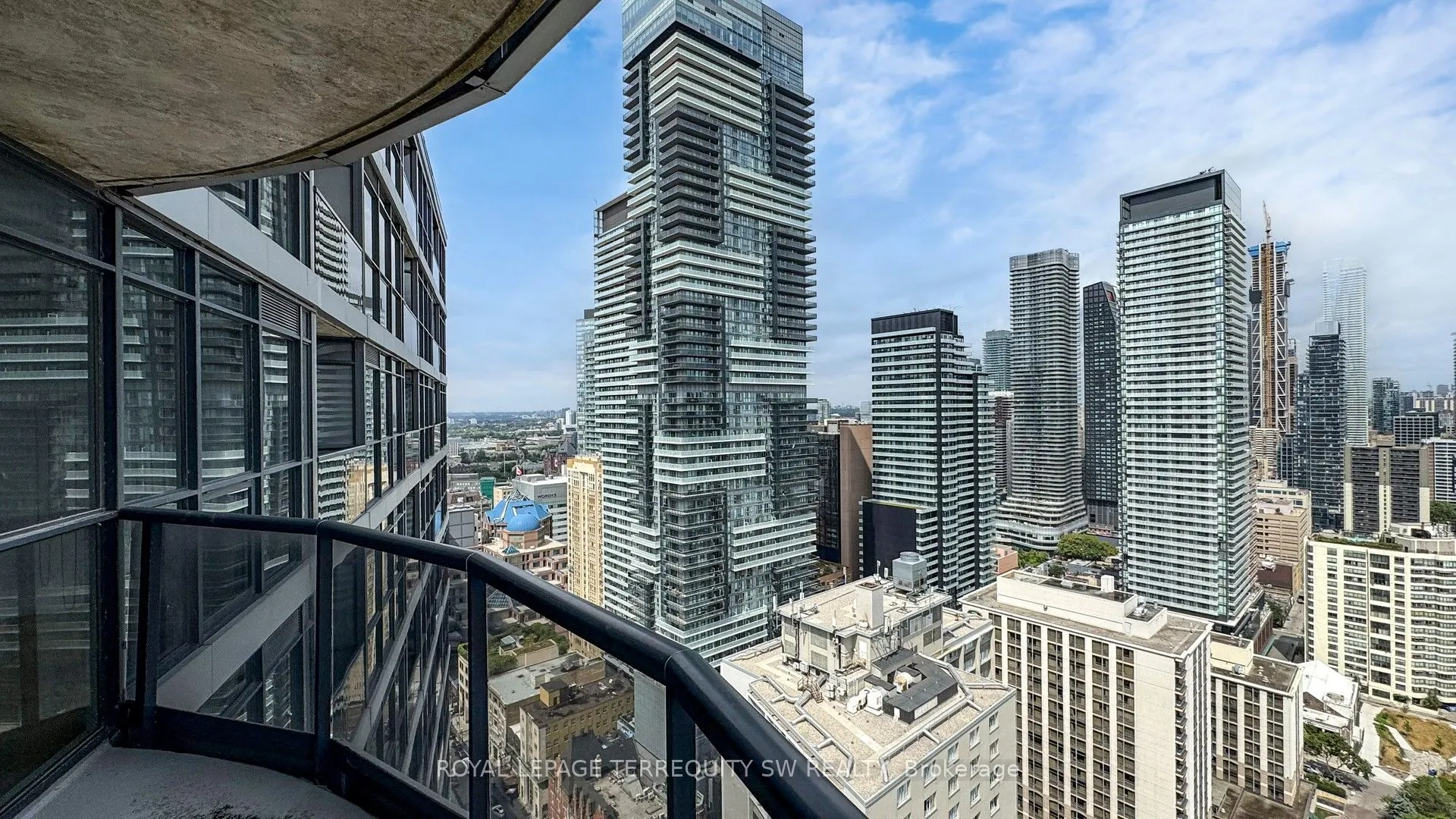 21 Carlton Street, #3704