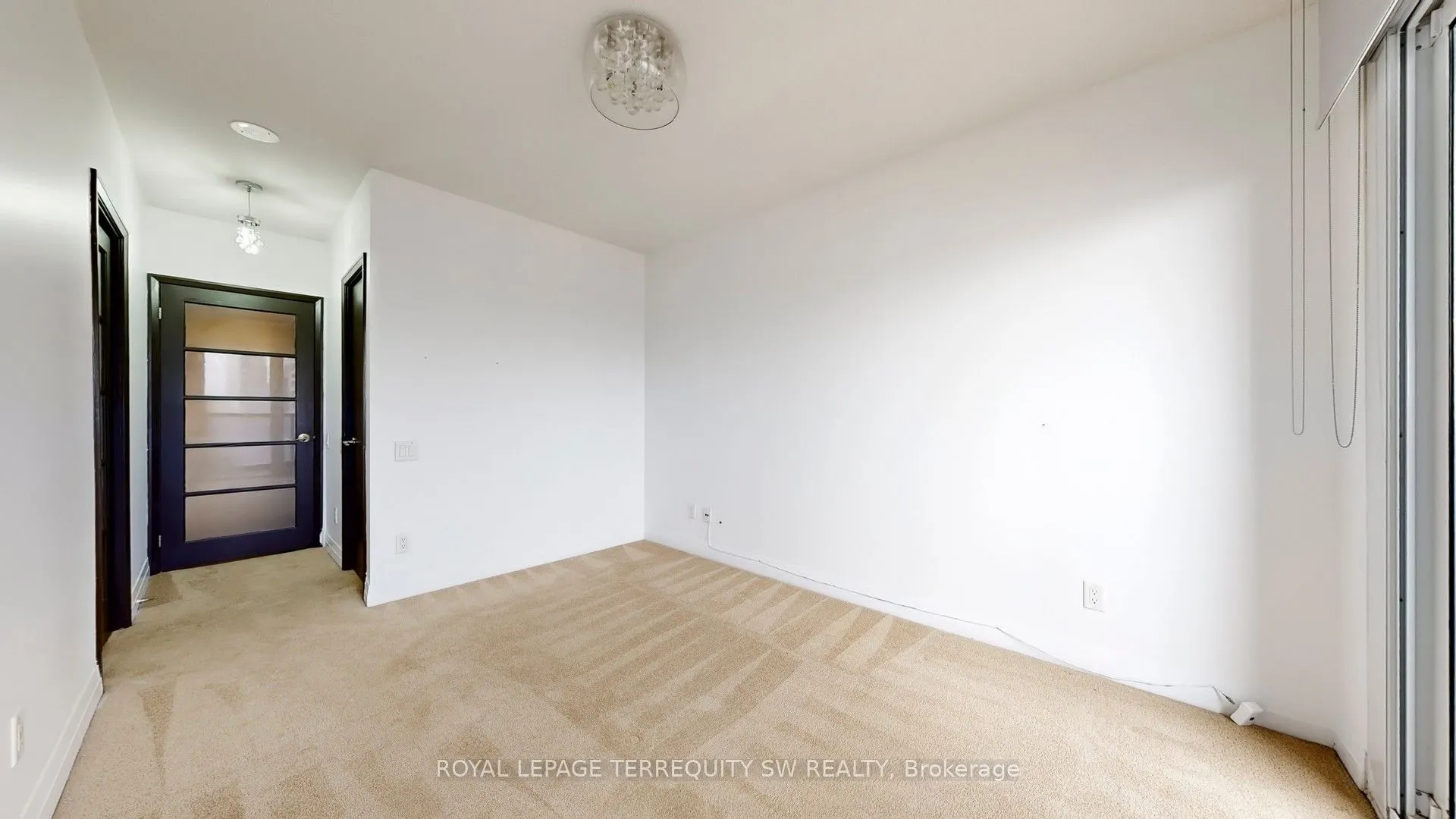 21 Carlton Street, #3704