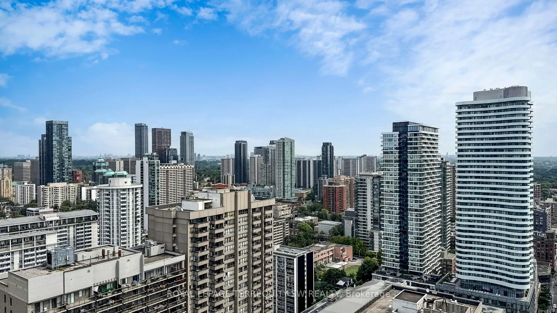 21 Carlton Street, #3704