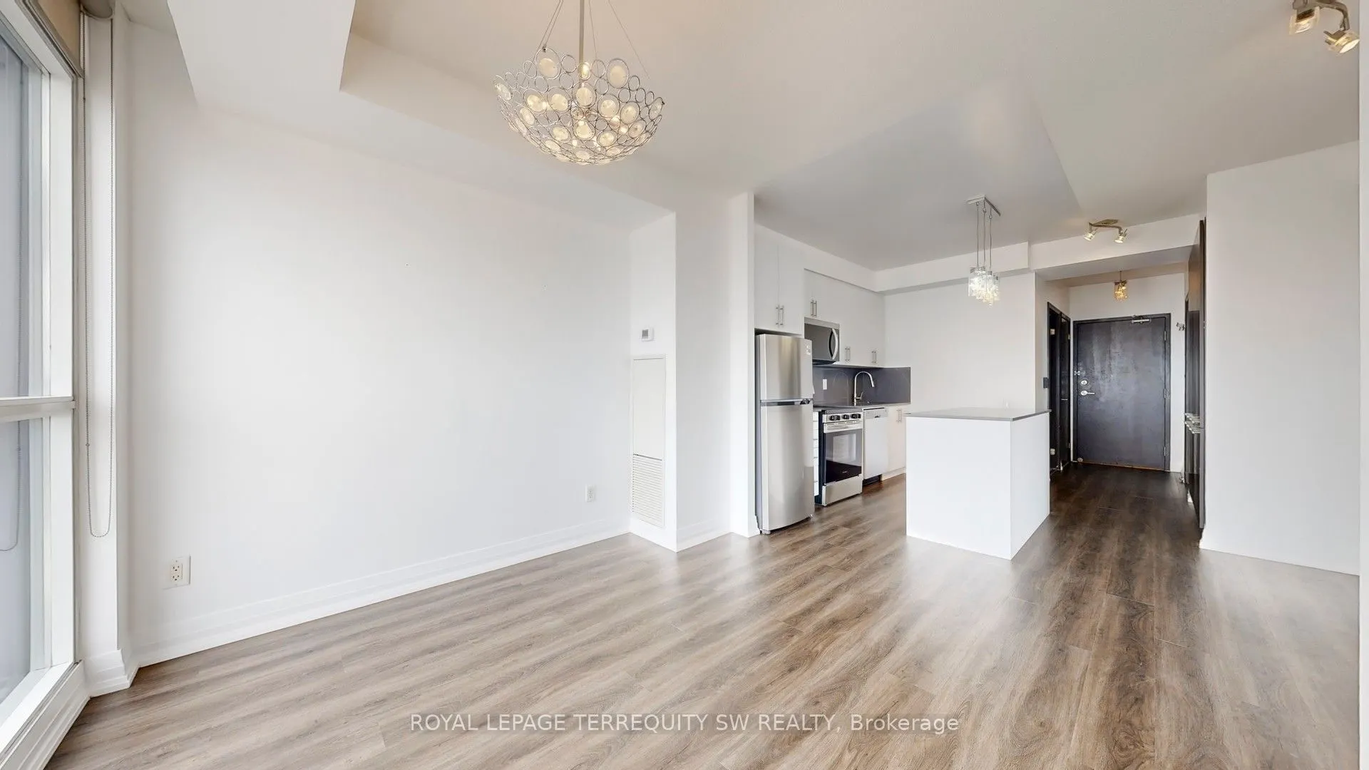 21 Carlton Street, #3704