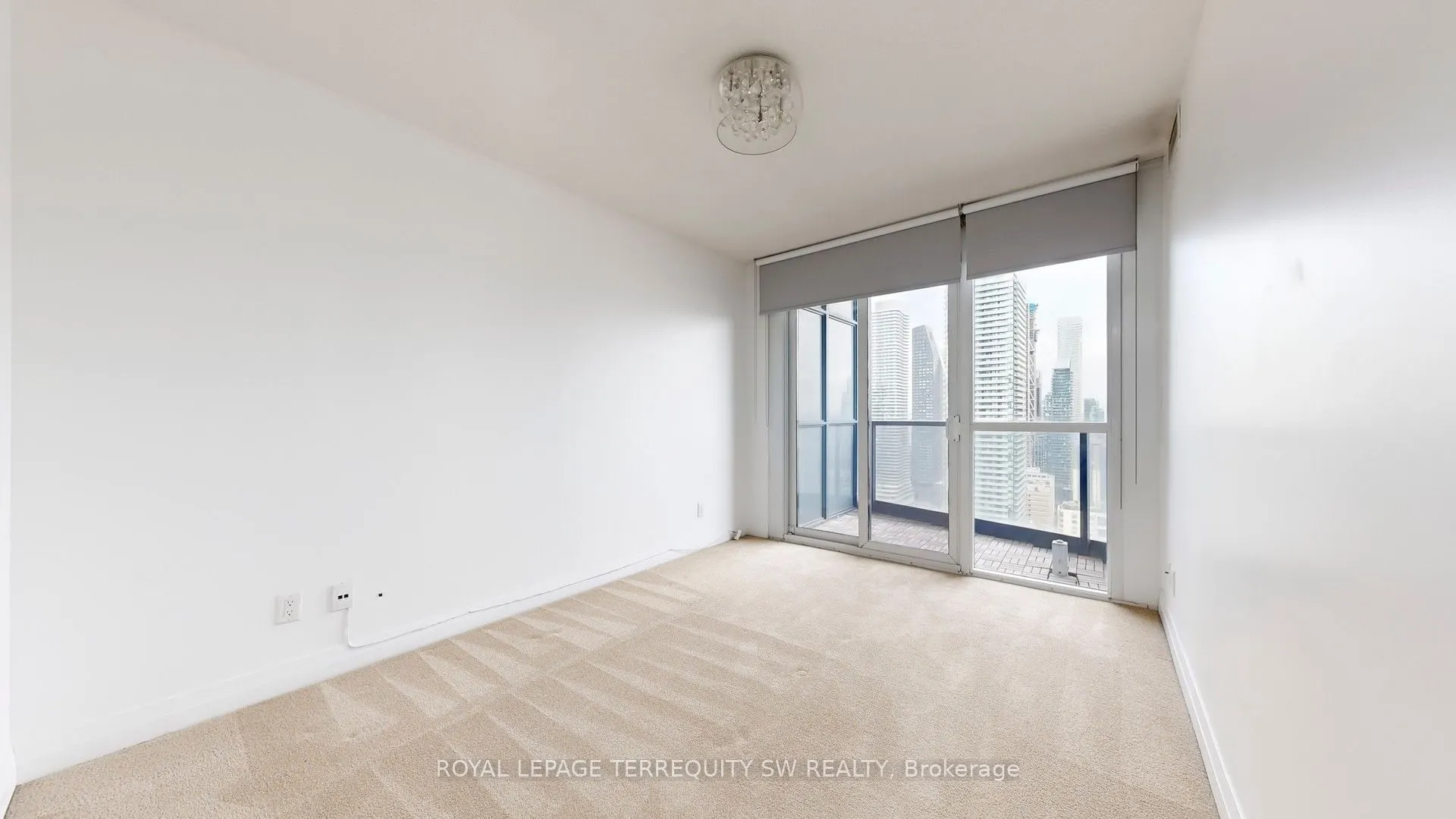 21 Carlton Street, #3704