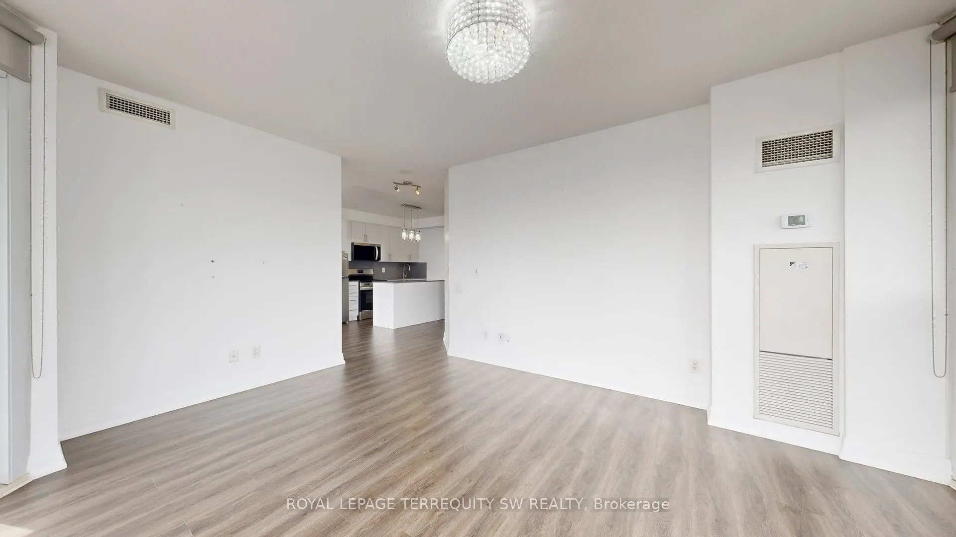 21 Carlton Street, #3704