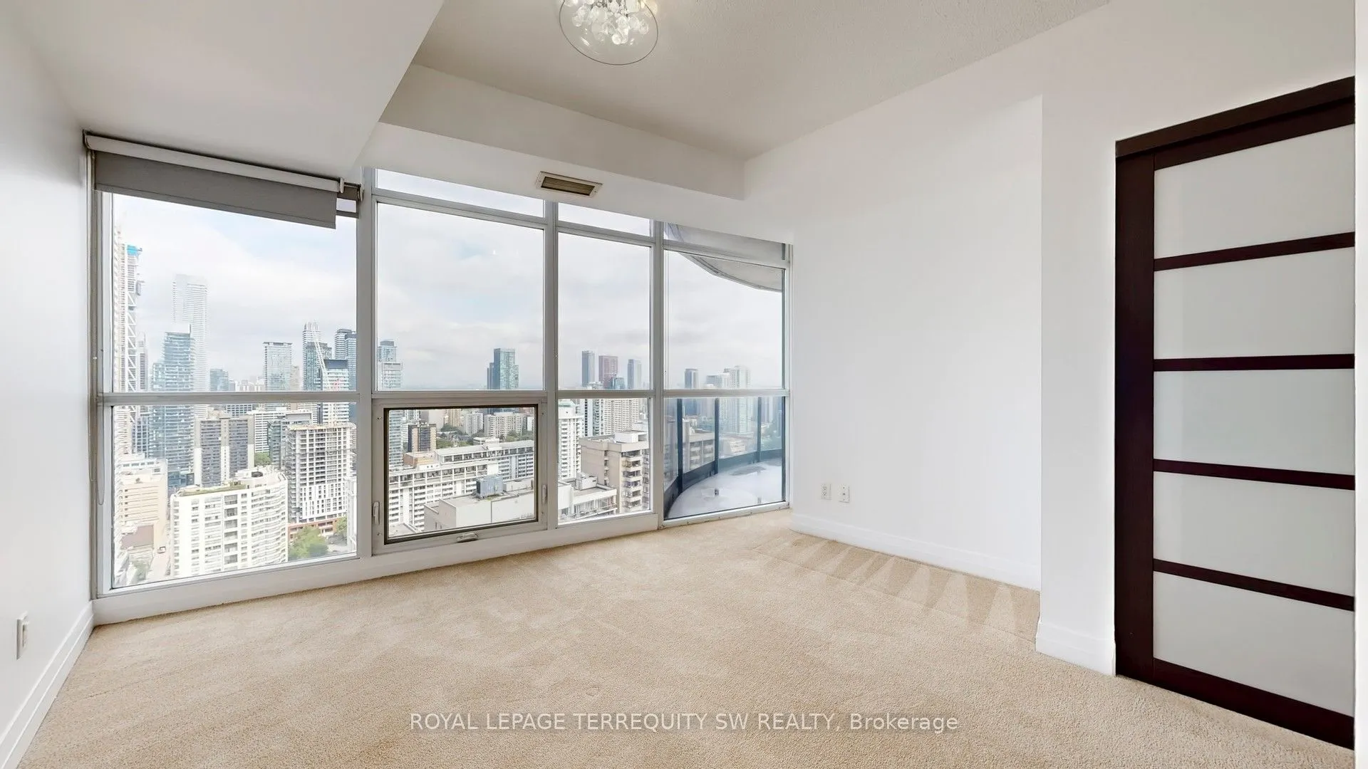 21 Carlton Street, #3704