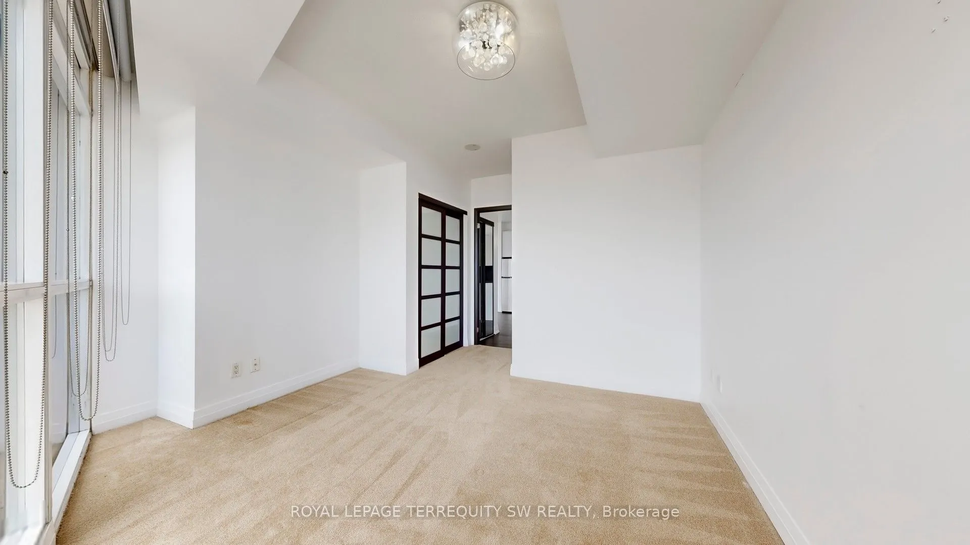 21 Carlton Street, #3704
