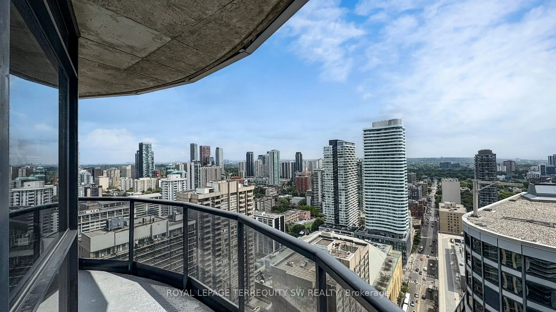 21 Carlton Street, #3704