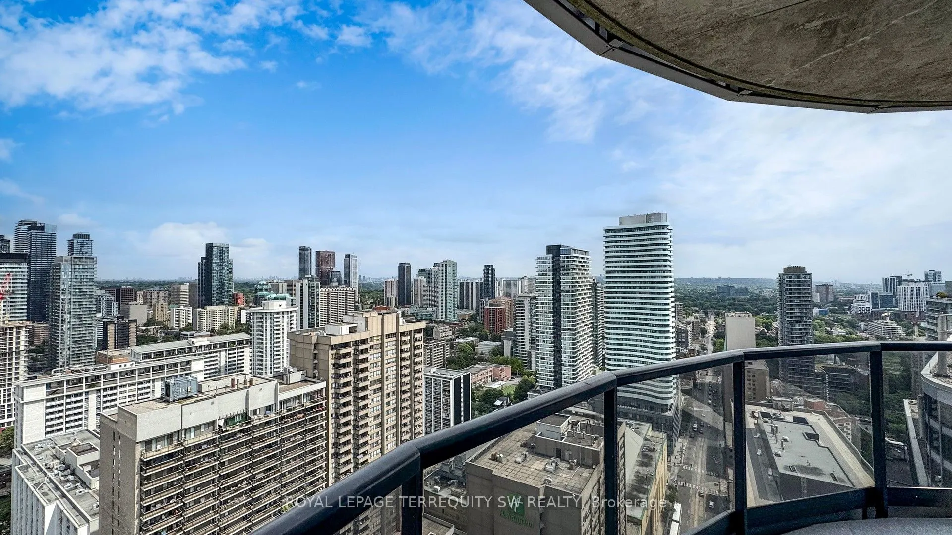 21 Carlton Street, #3704