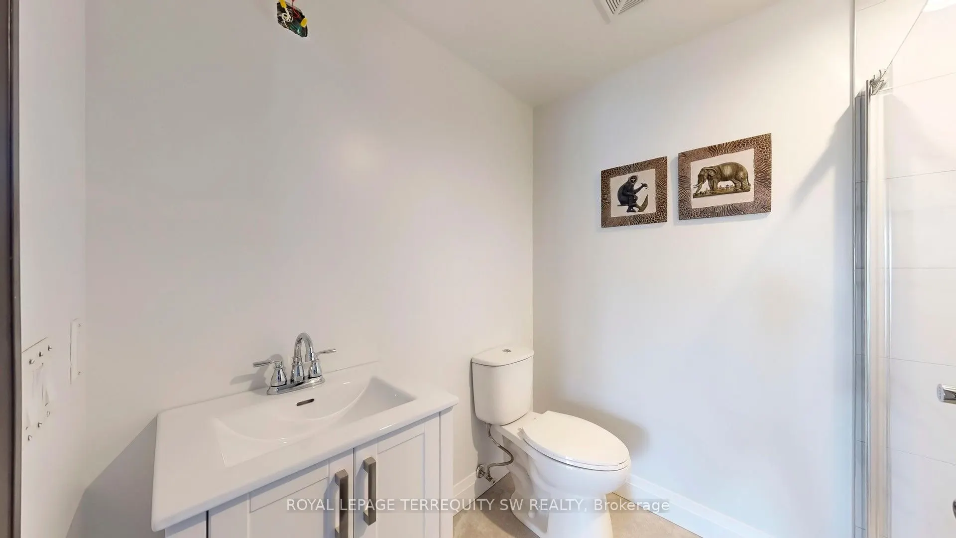 21 Carlton Street, #3704