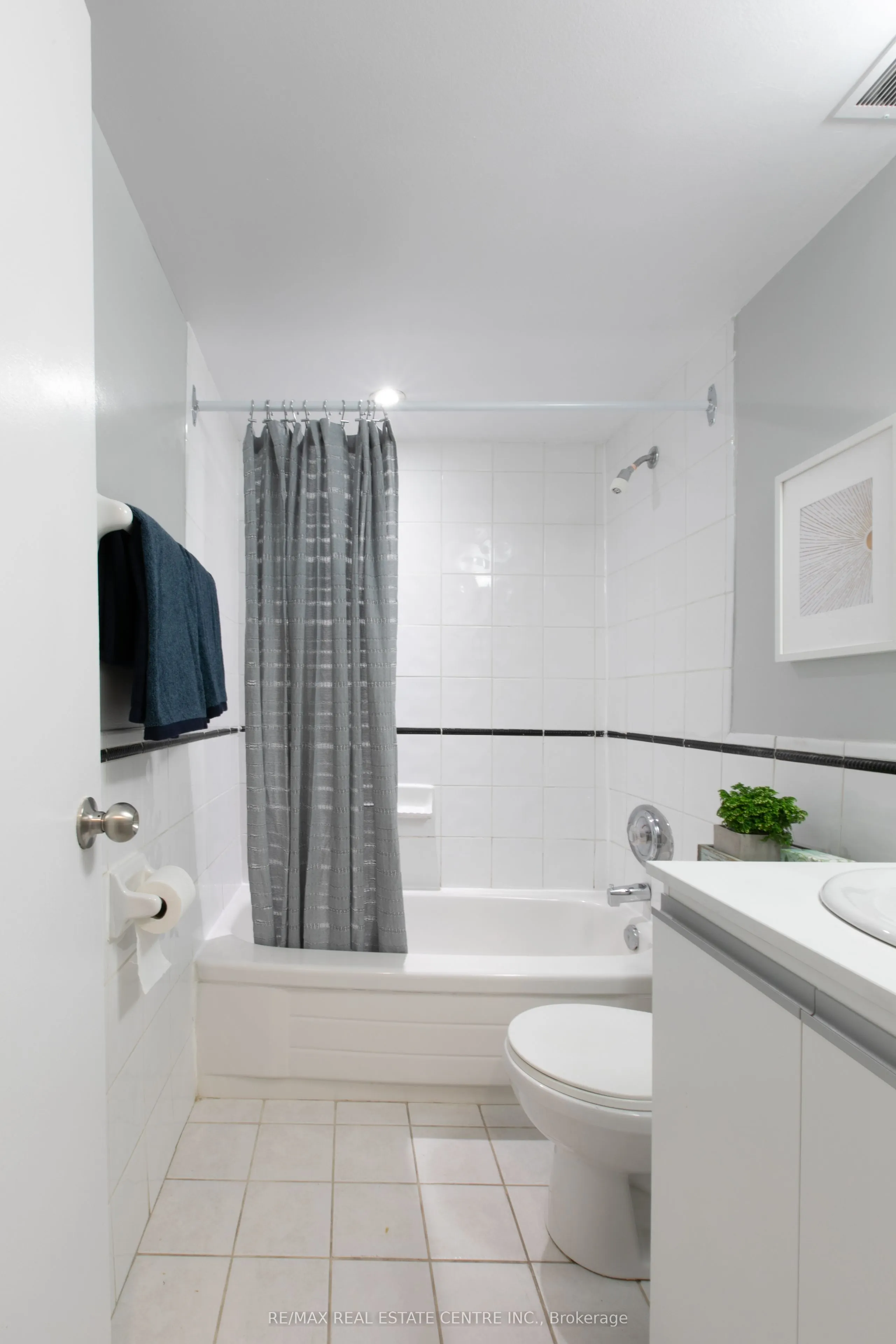 150 Graydon Hall Drive, #1609