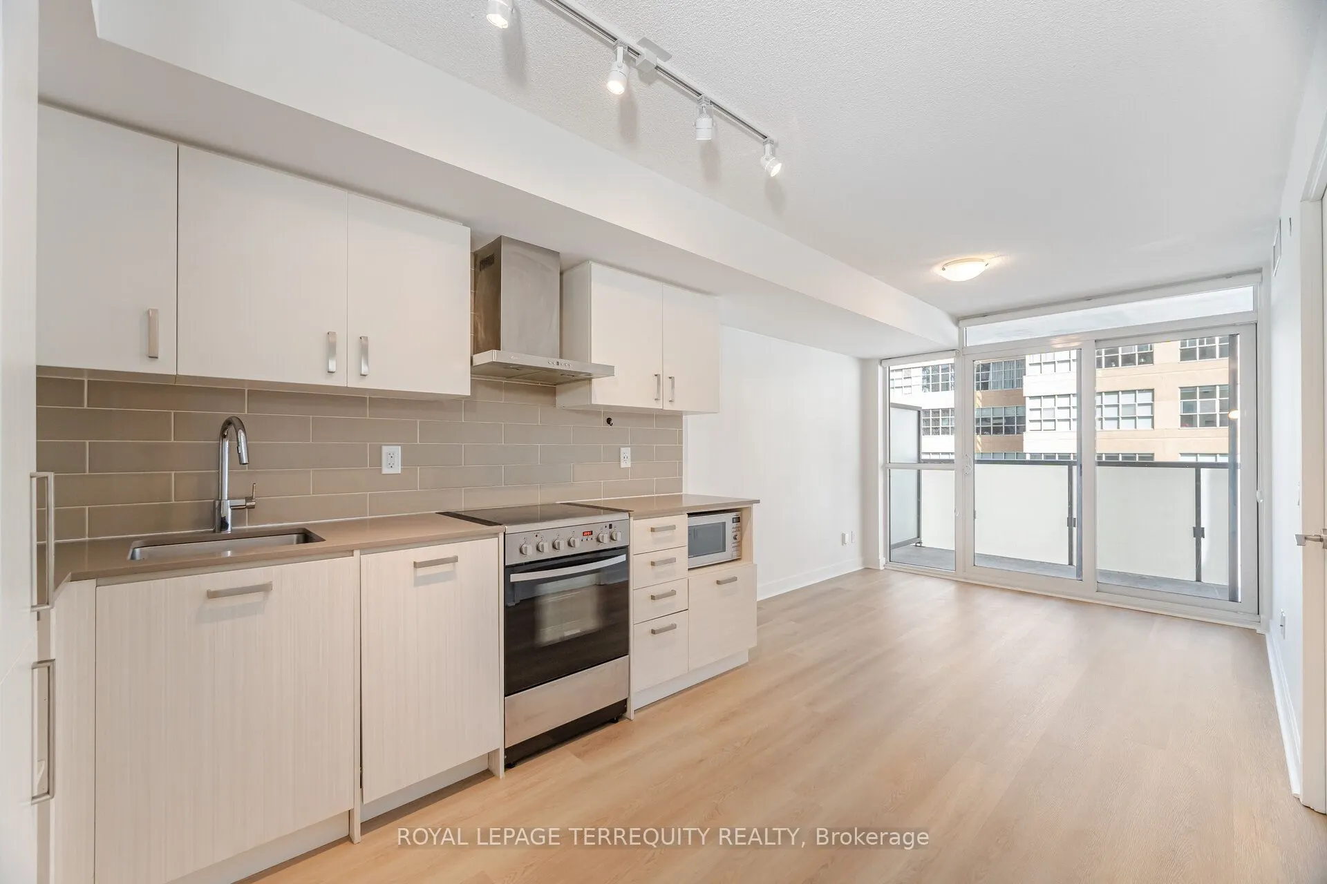 125 Redpath Avenue, #405
