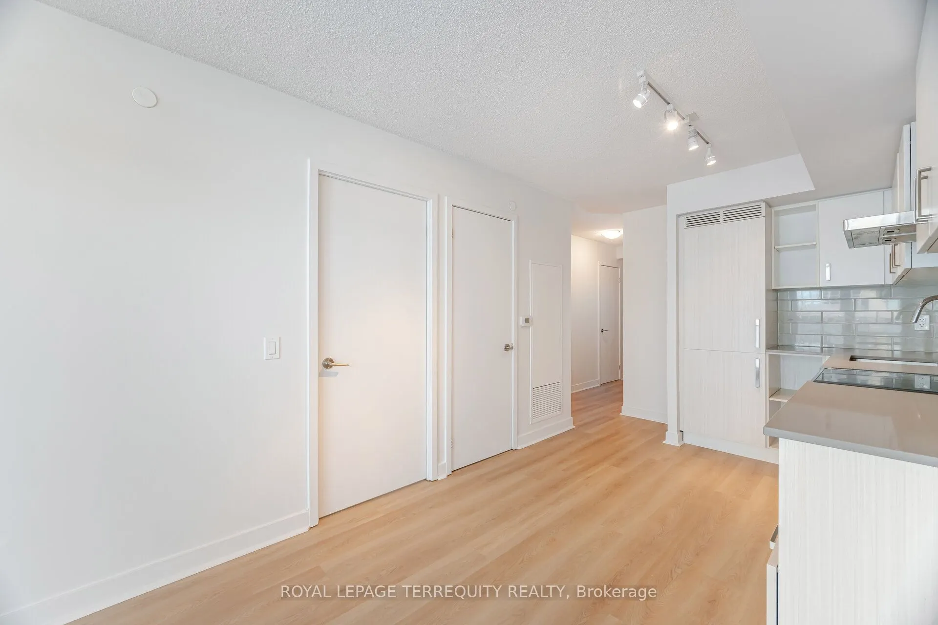 125 Redpath Avenue, #405