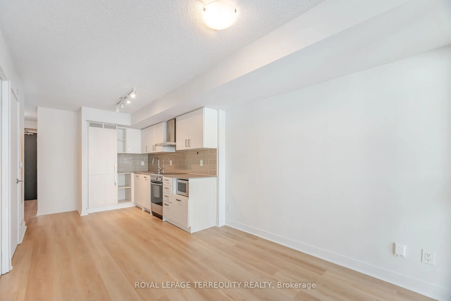 125 Redpath Avenue, #405
