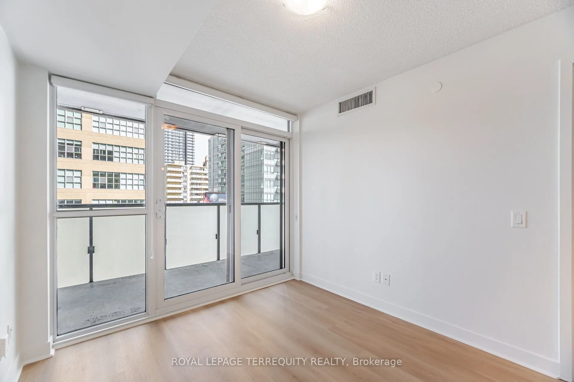 125 Redpath Avenue, #405