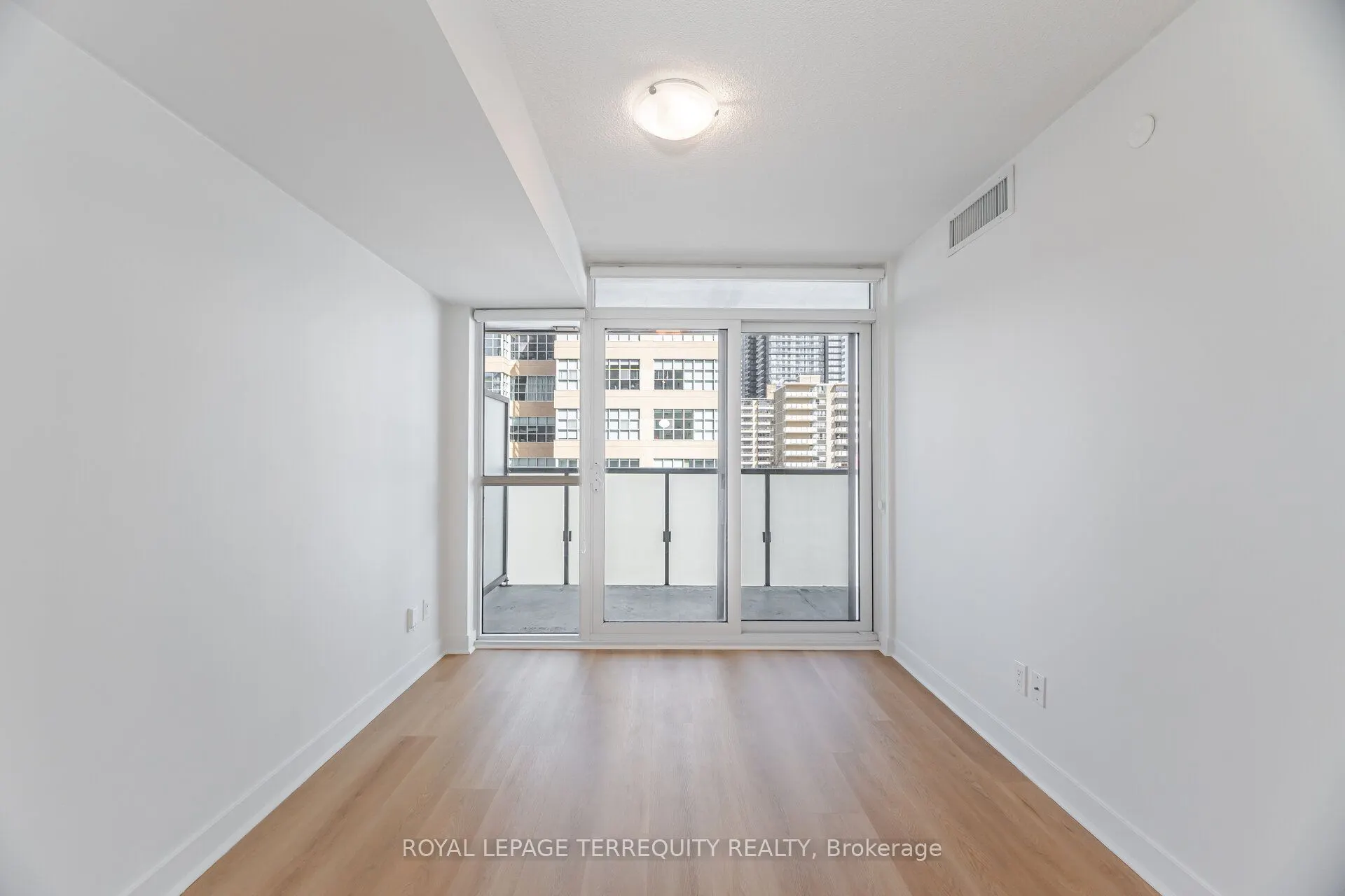 125 Redpath Avenue, #405