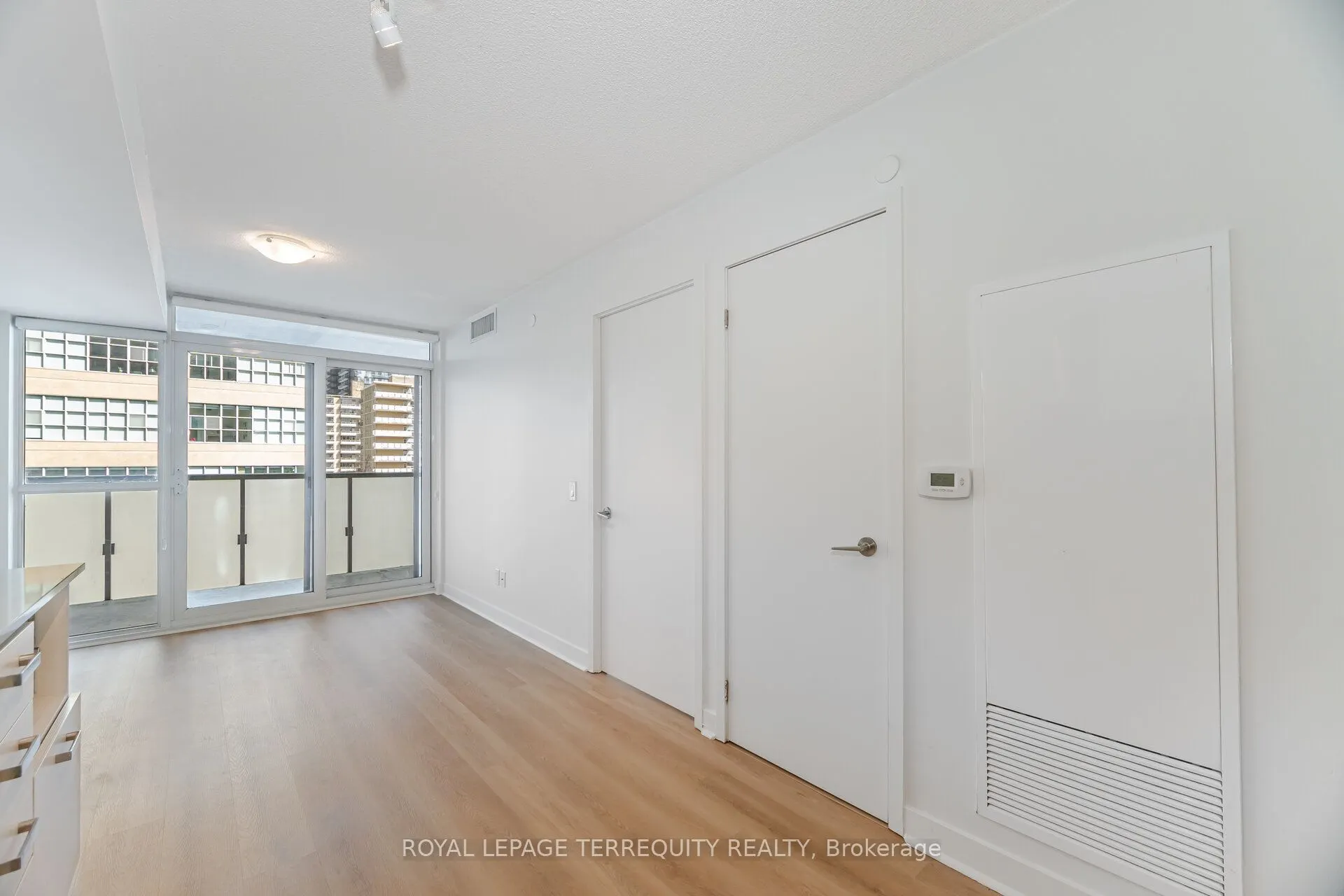 125 Redpath Avenue, #405