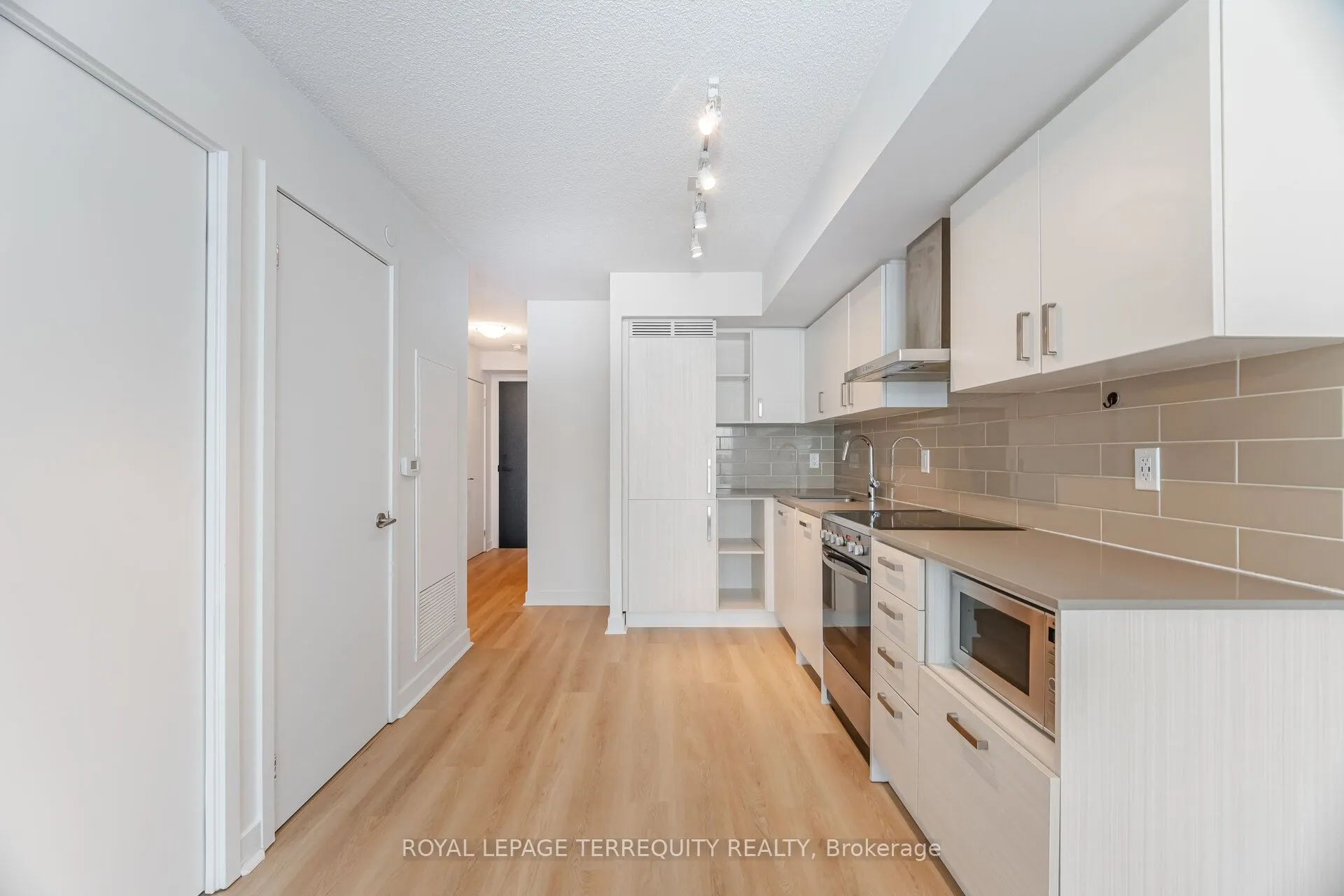 125 Redpath Avenue, #405