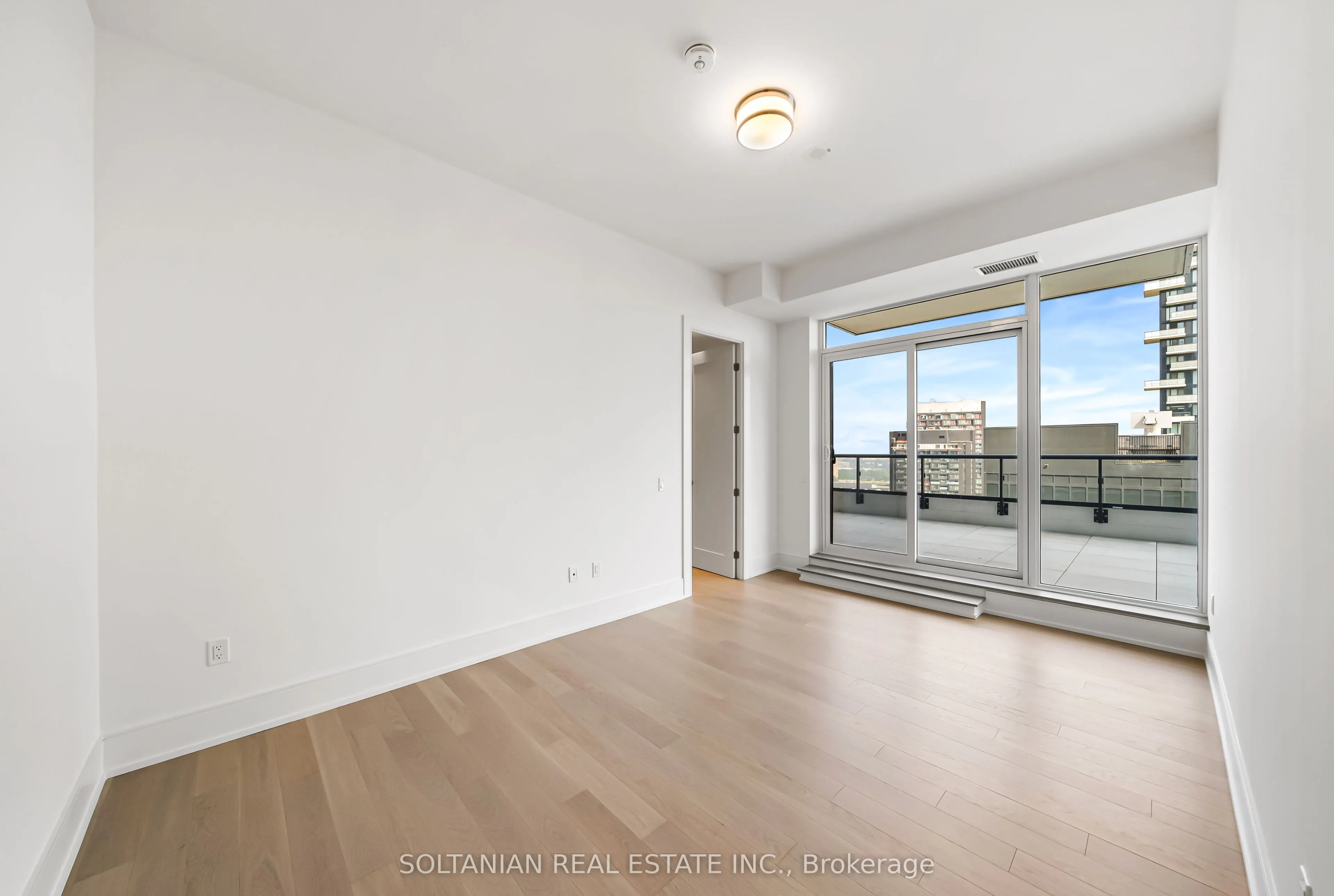 10 Inn On The Park Drive, #3204