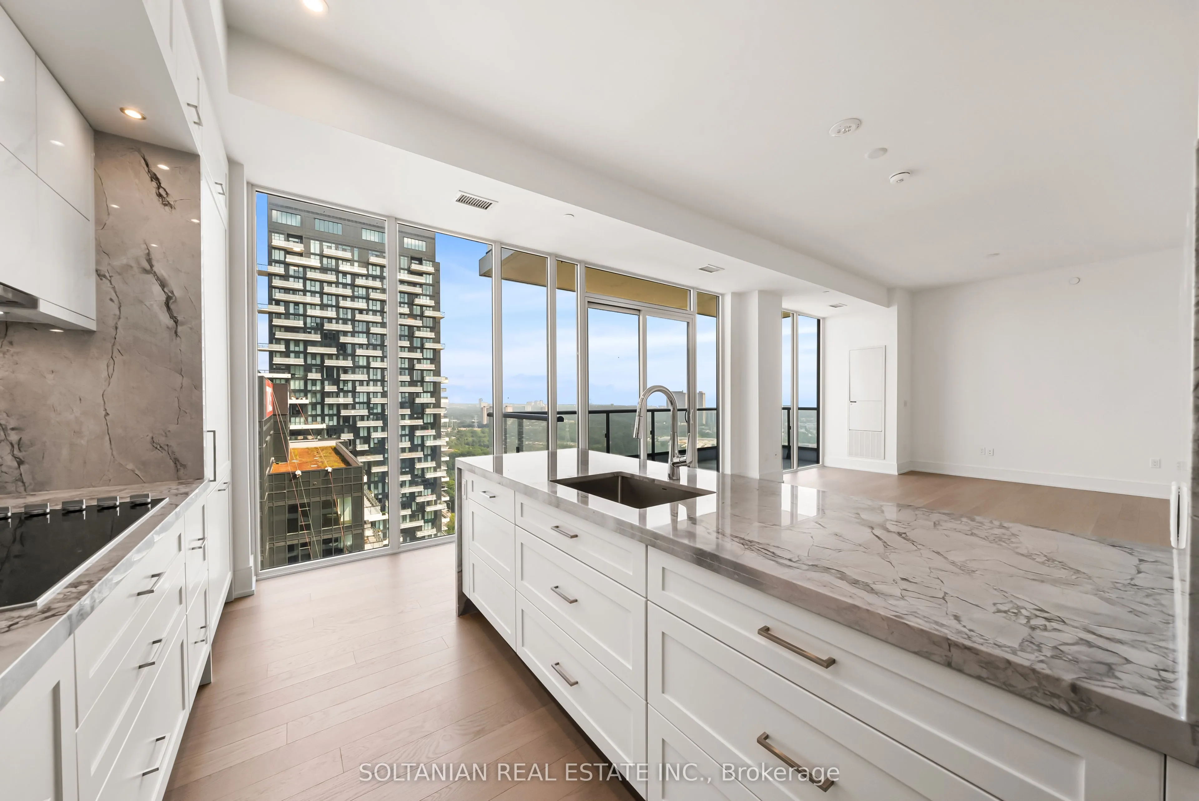 10 Inn On The Park Drive, #3204