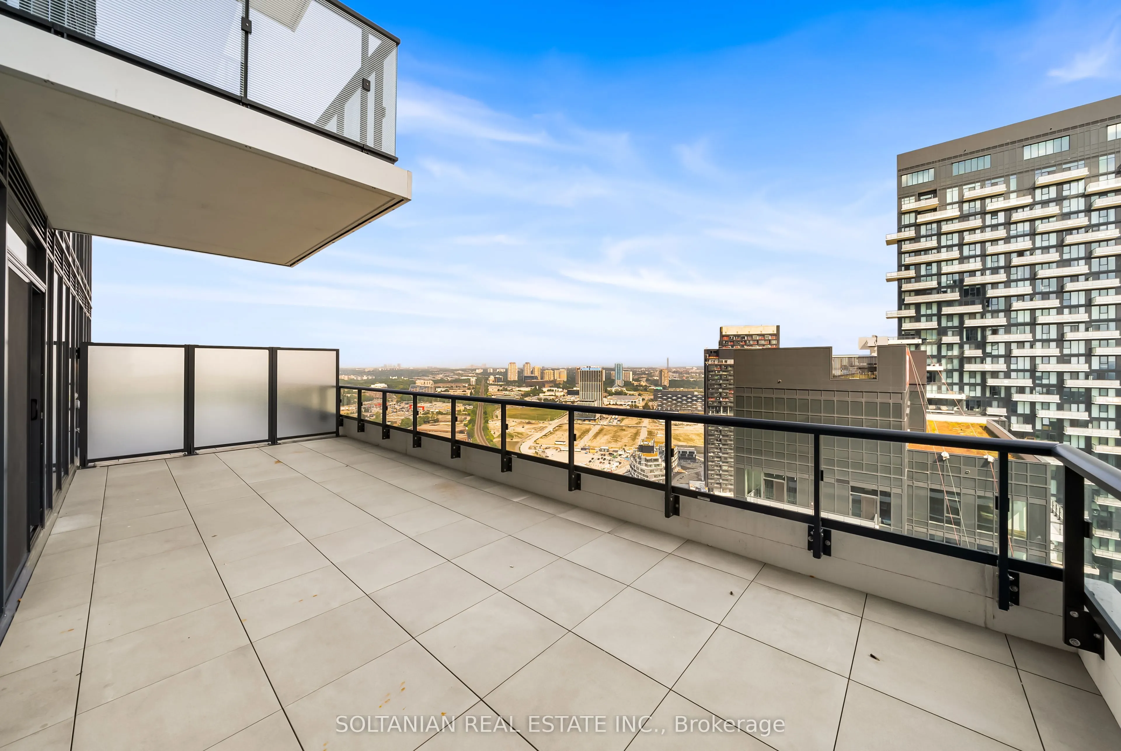 10 Inn On The Park Drive, #3204
