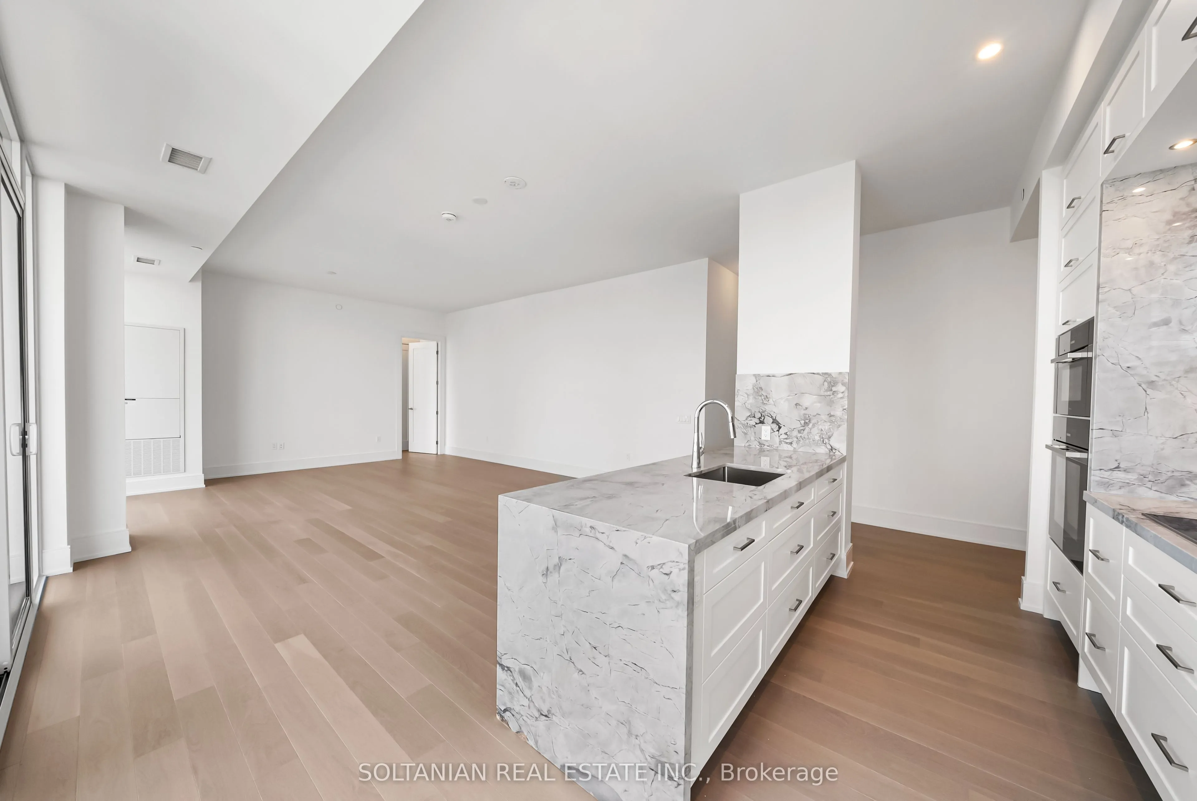 10 Inn On The Park Drive, #3204