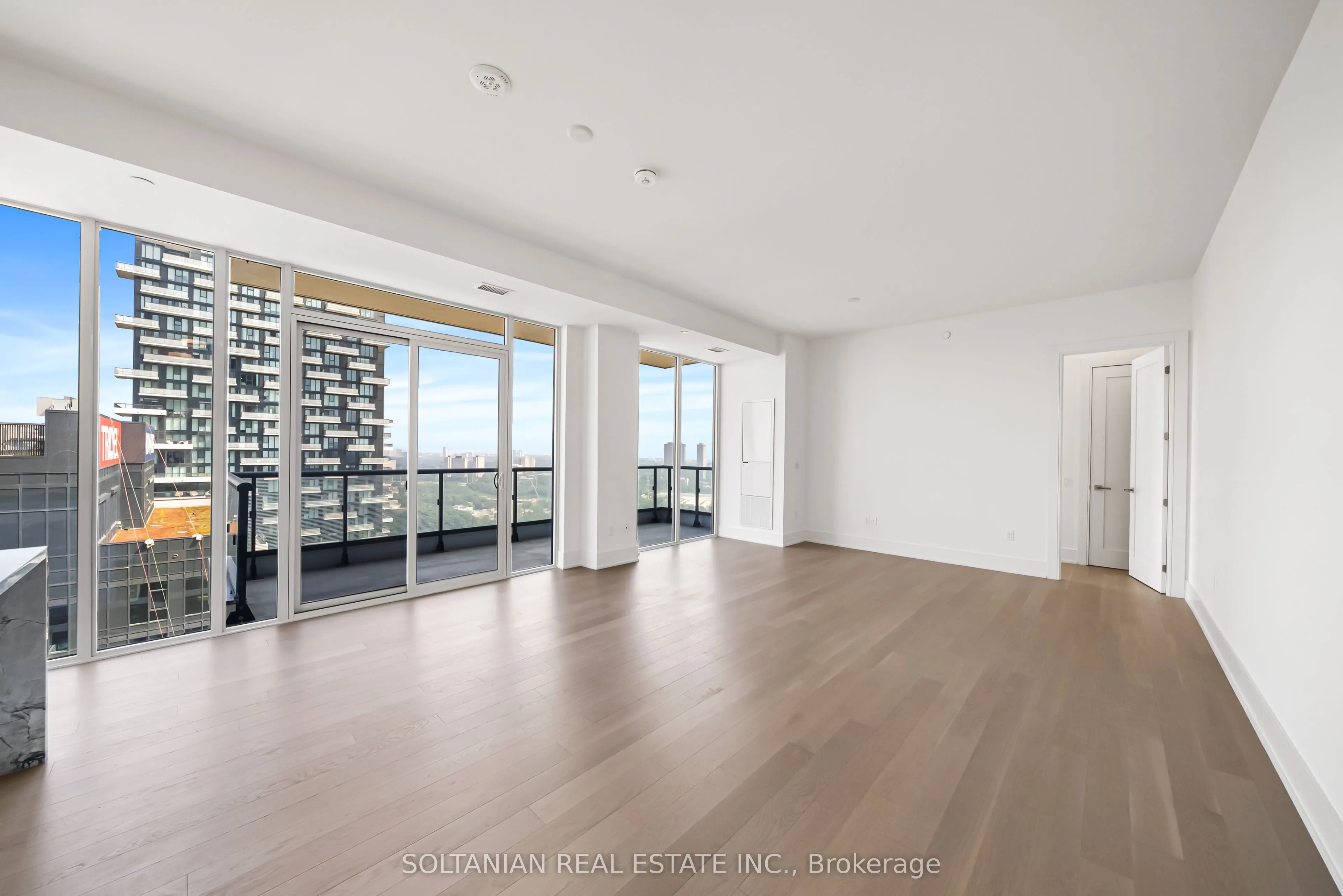 10 Inn On The Park Drive, #3204