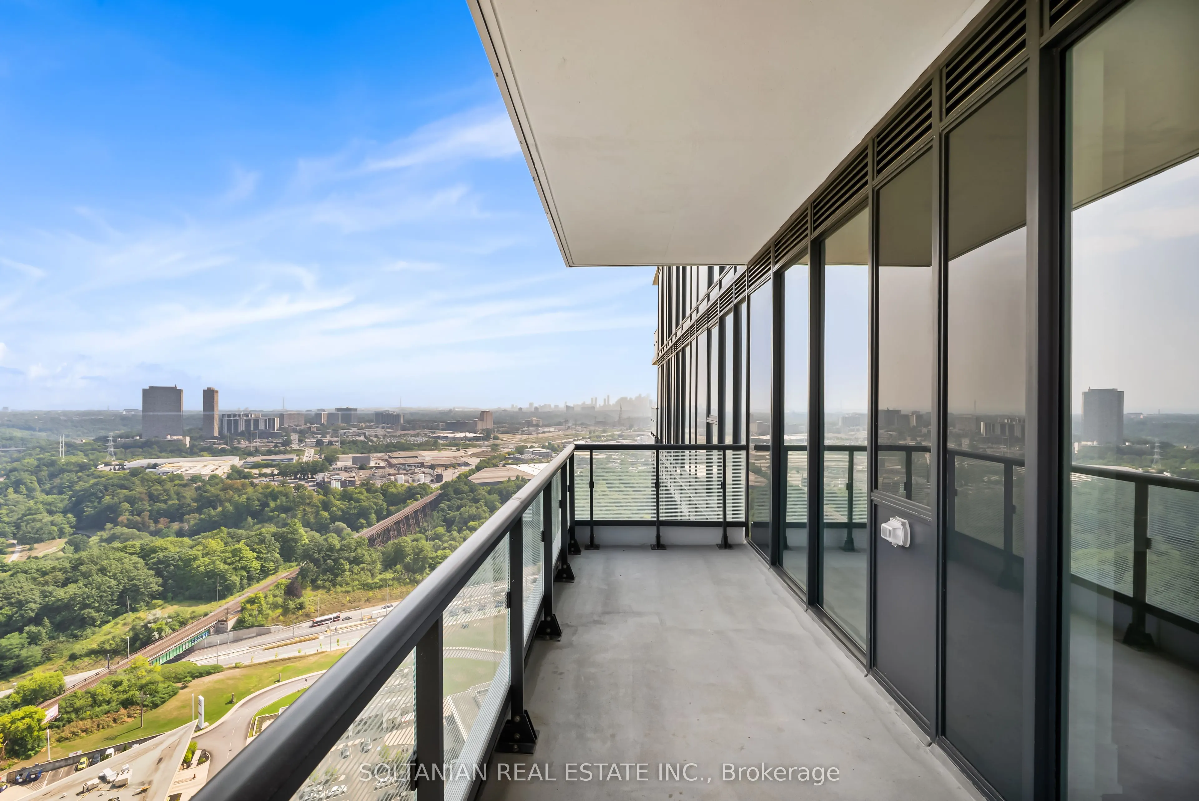 10 Inn On The Park Drive, #3204