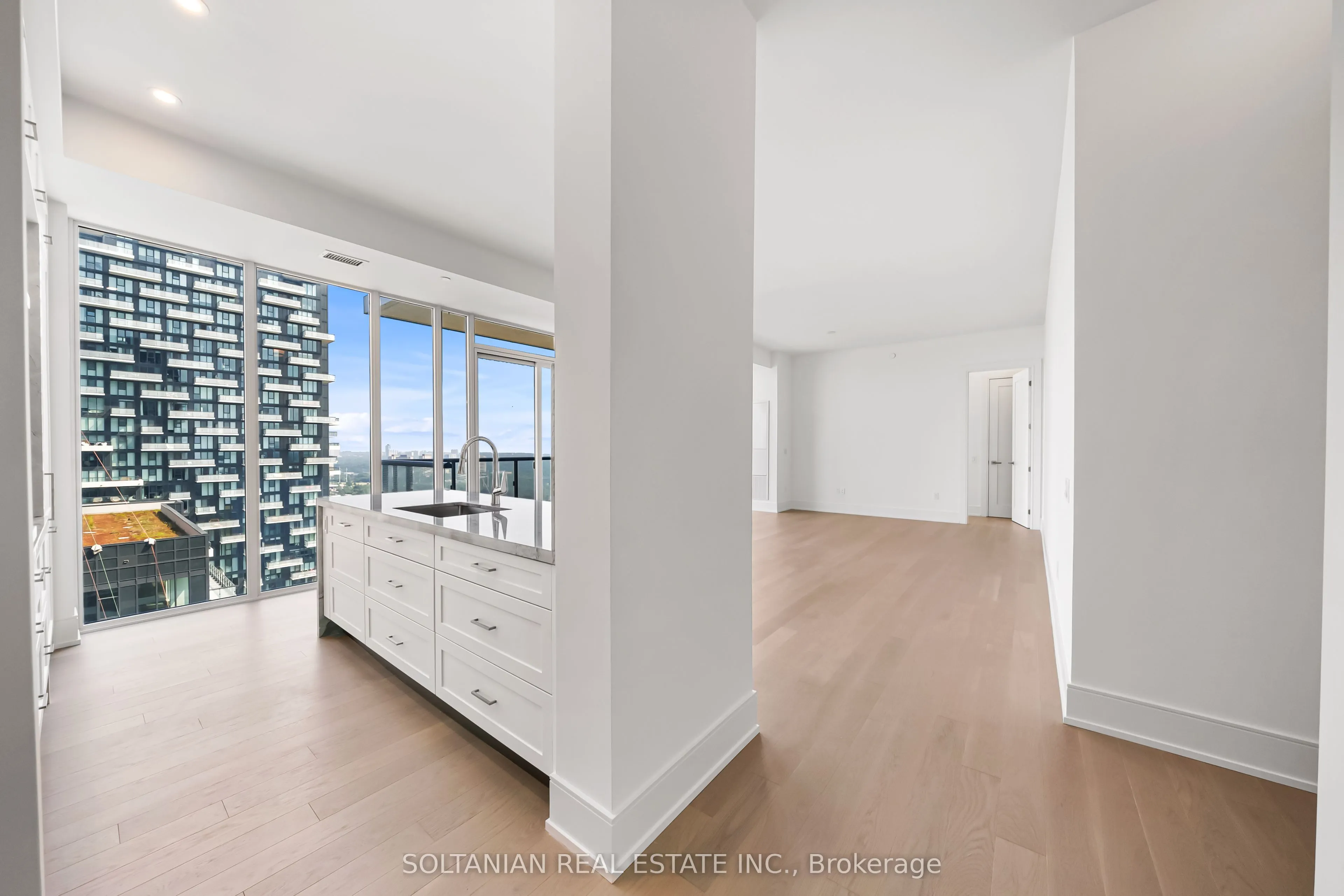 10 Inn On The Park Drive, #3204