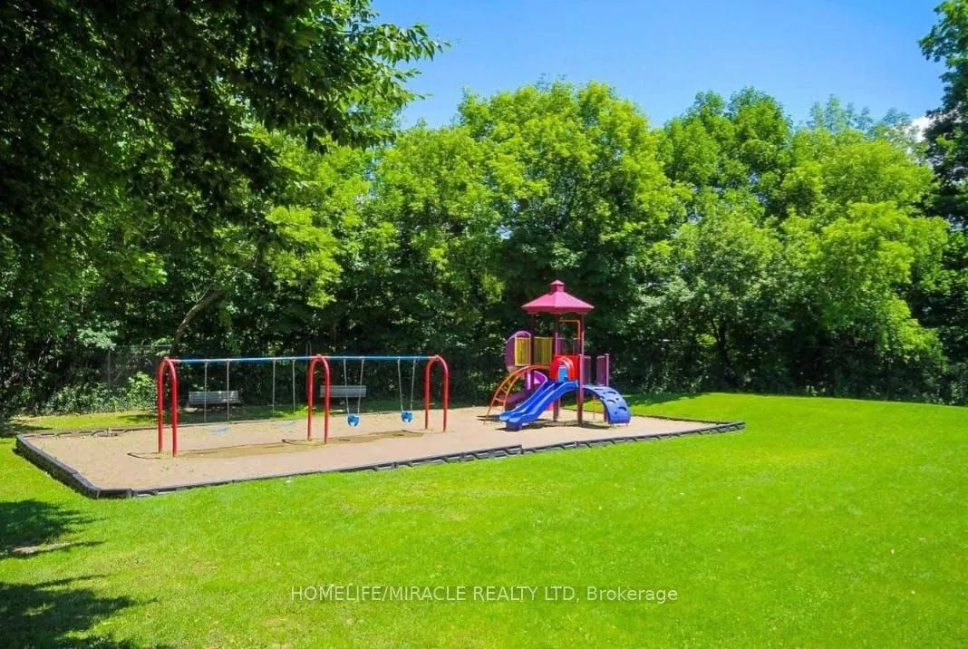 5 Shady Golfway, #105