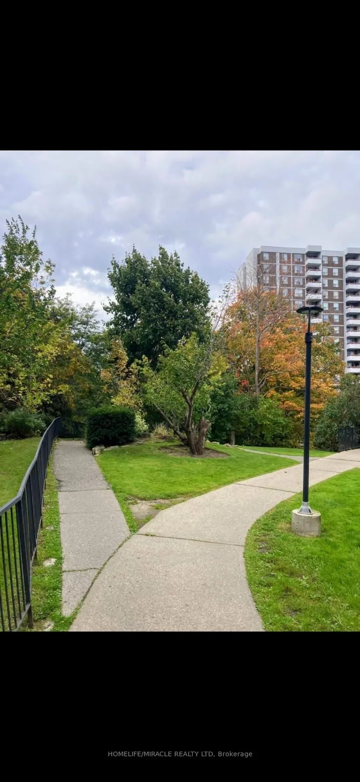 5 Shady Golfway, #105