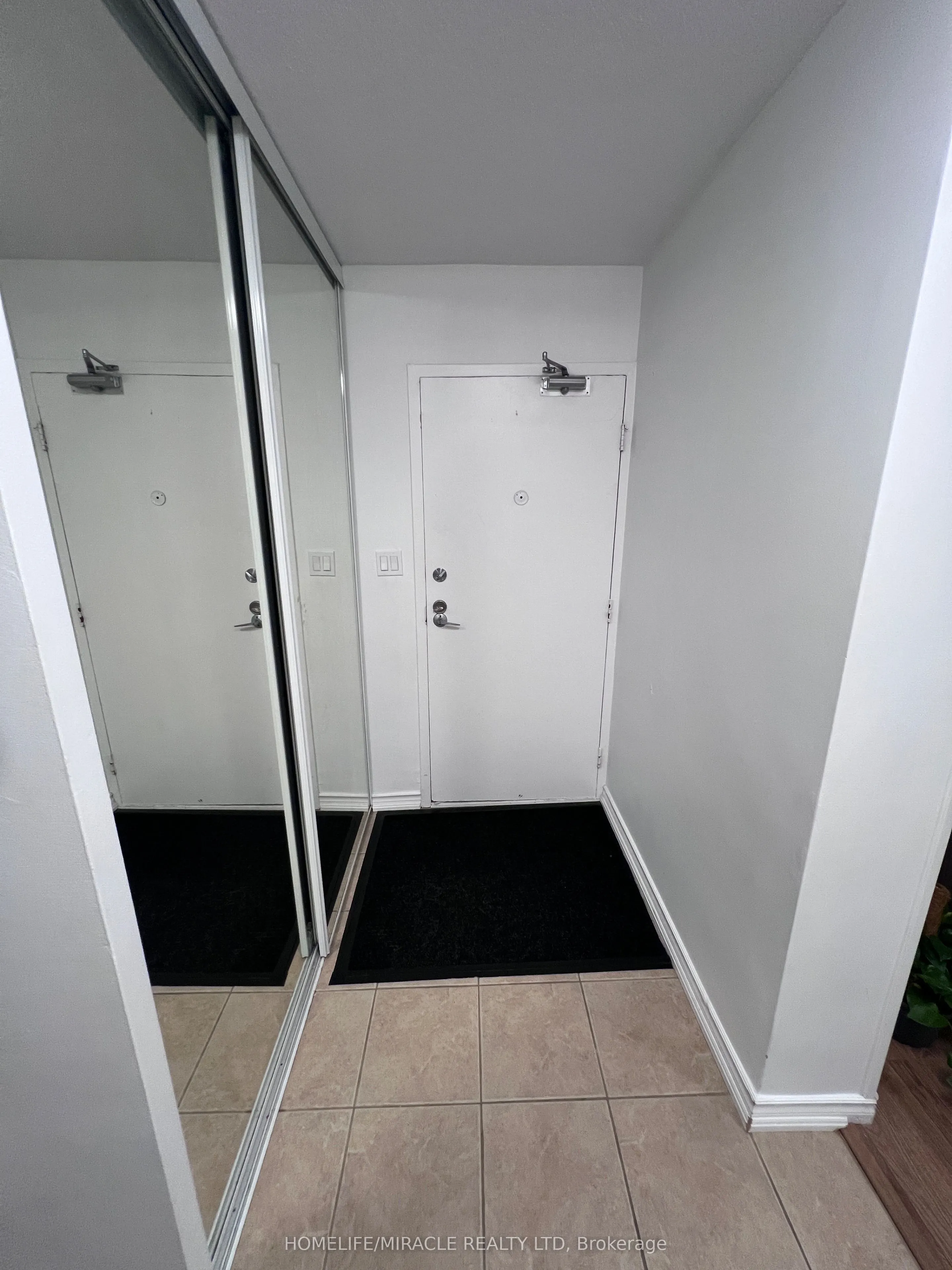 5 Shady Golfway, #105
