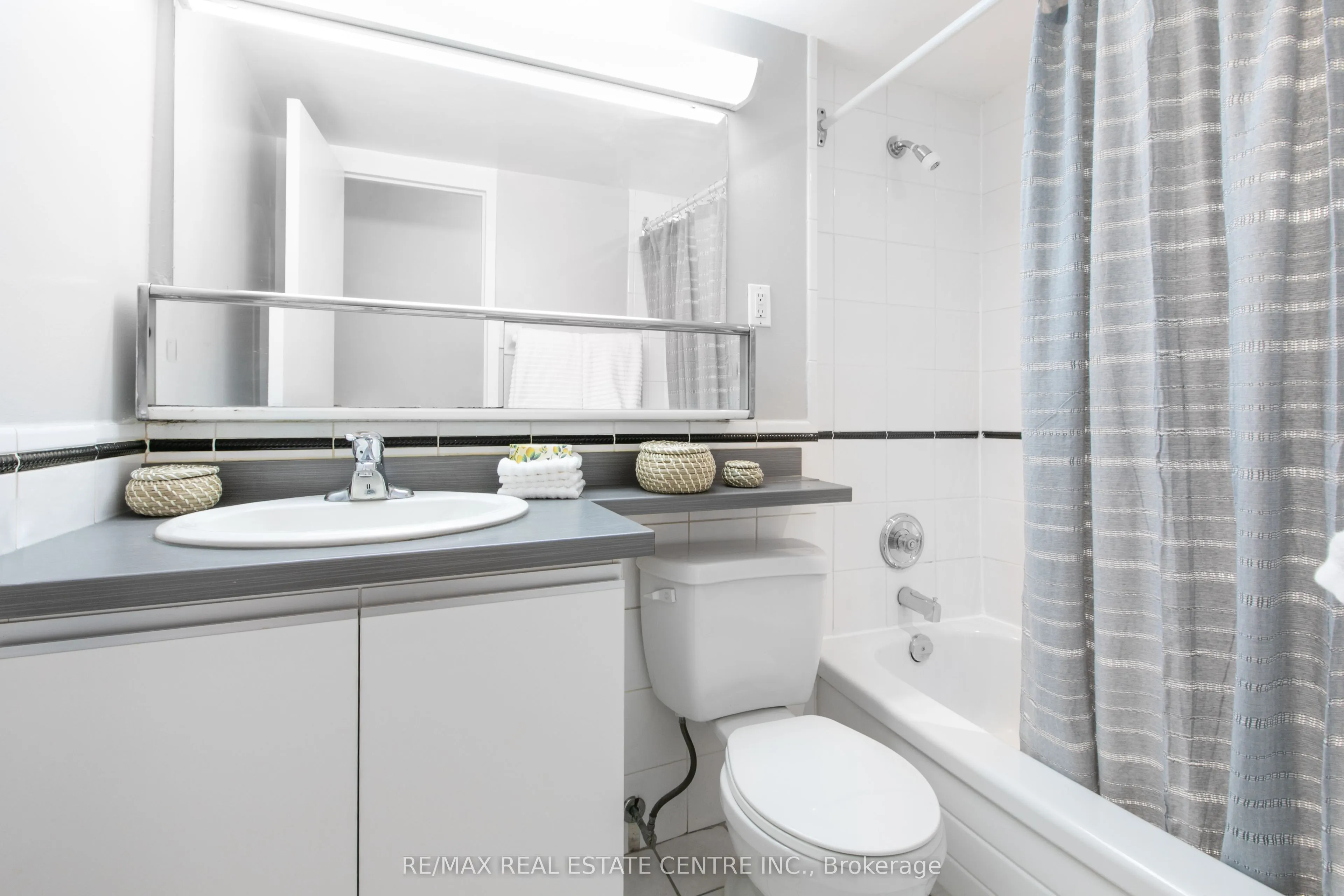 150 Graydon Hall Drive, #607