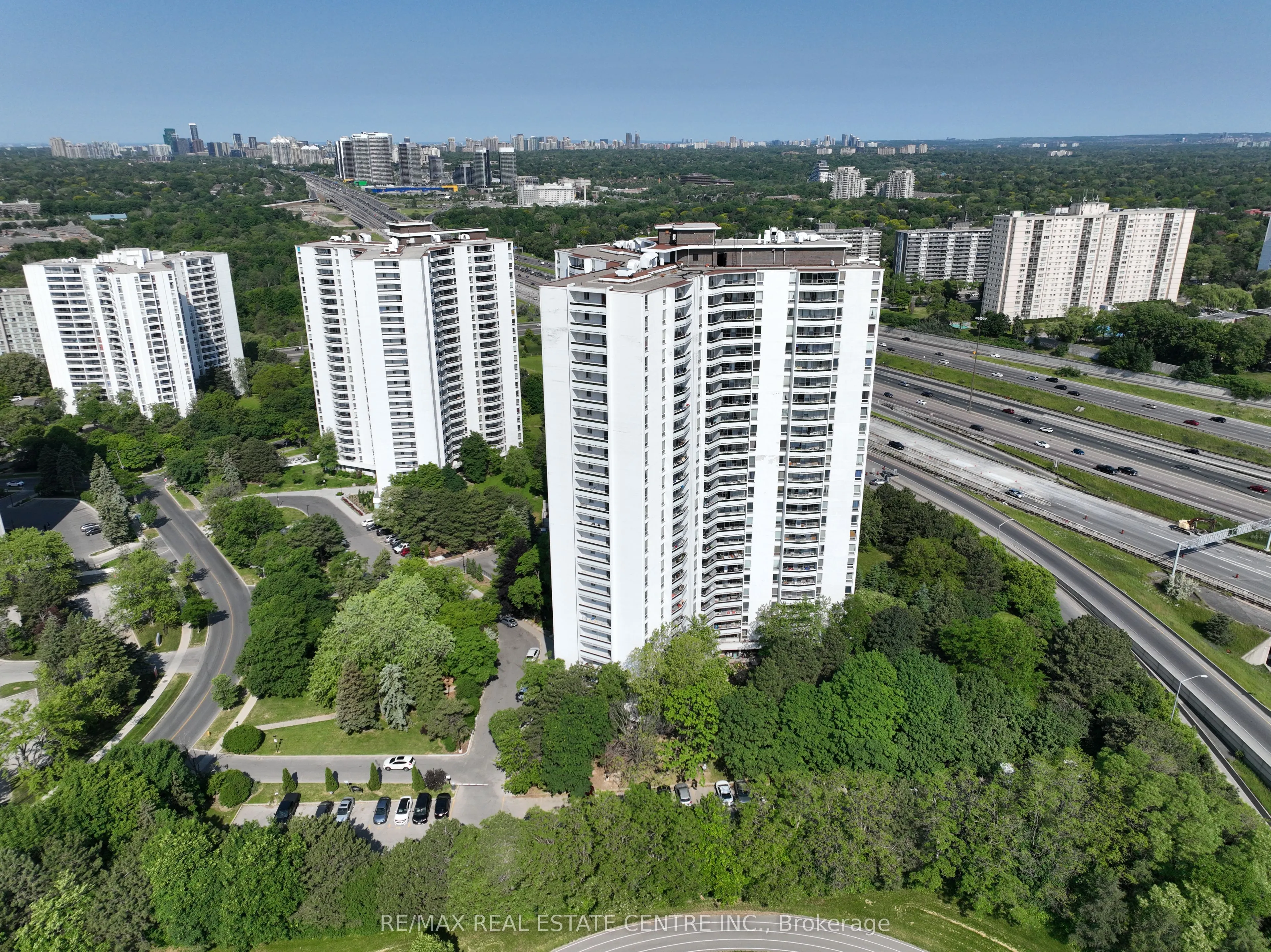 150 Graydon Hall Drive, #607