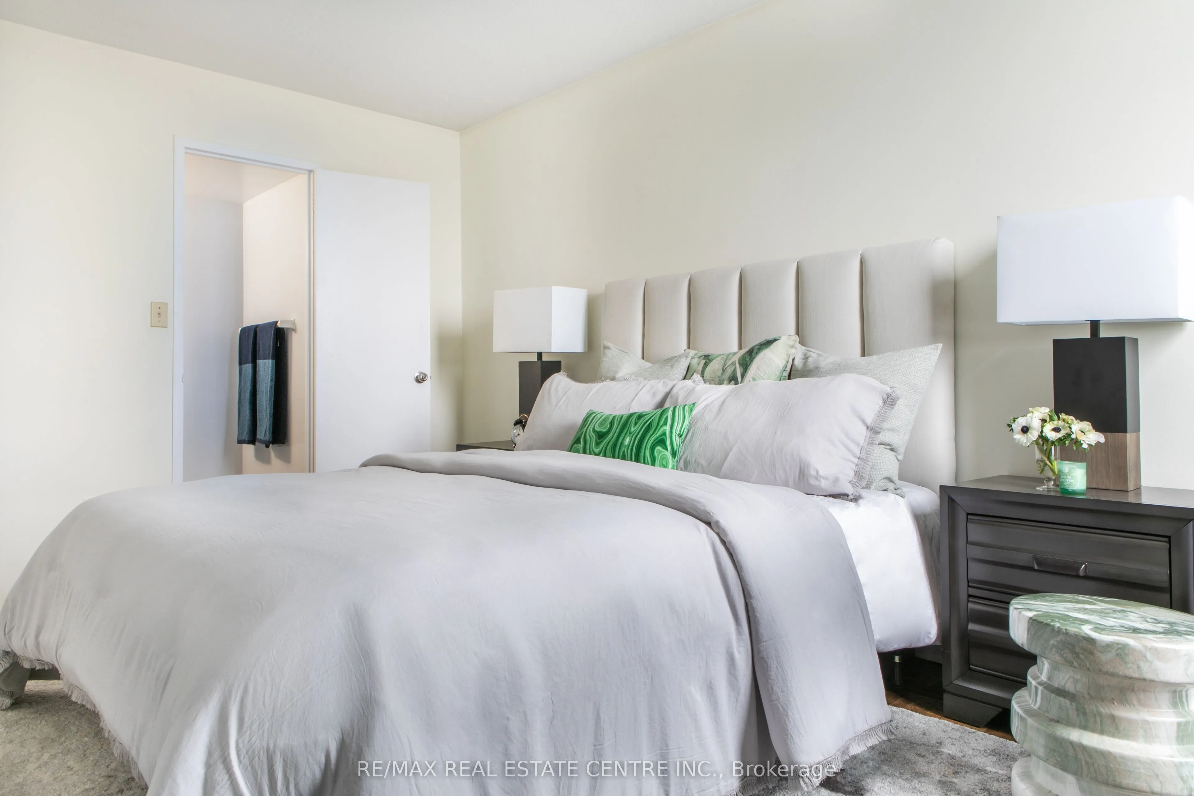 150 Graydon Hall Drive, #607