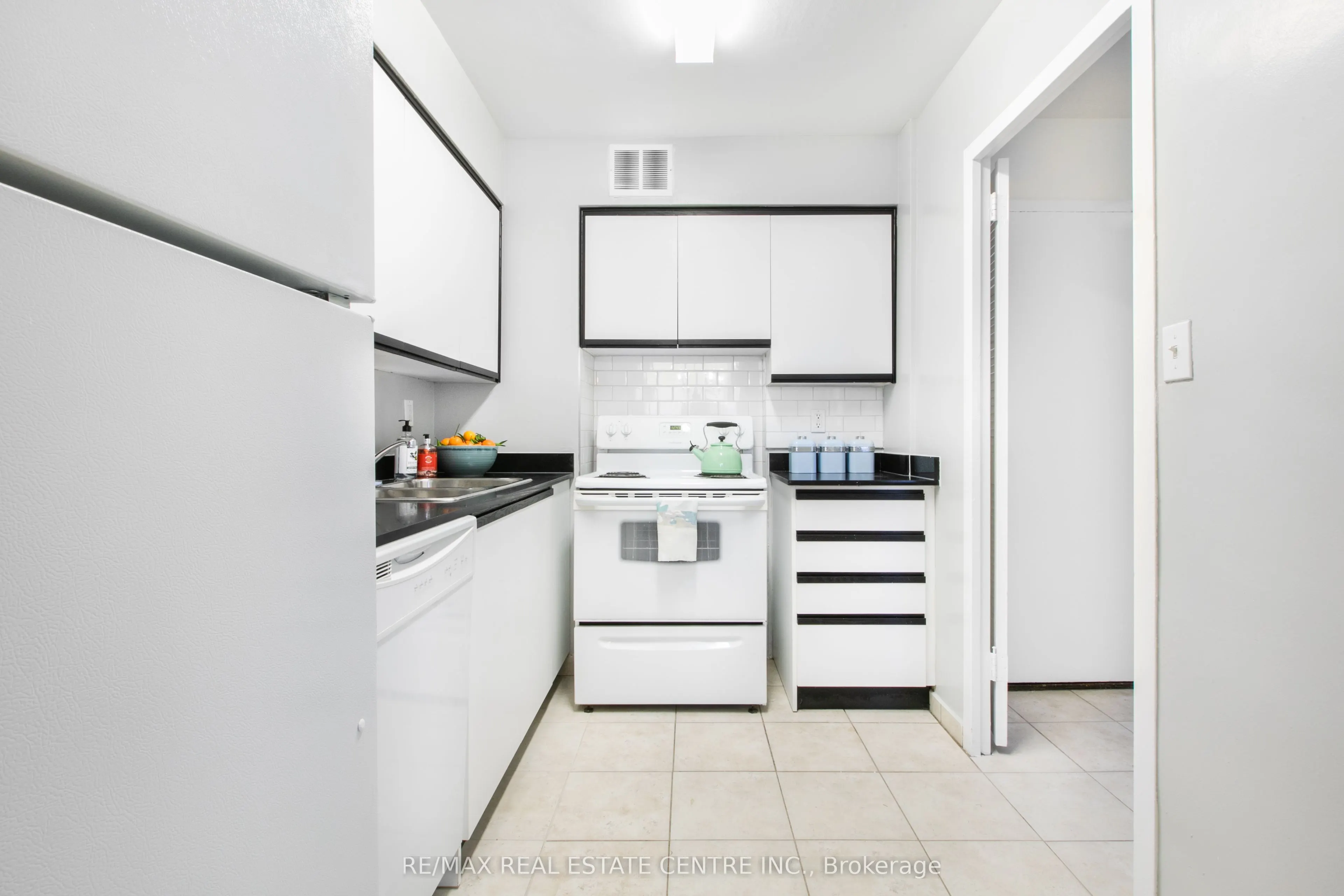 150 Graydon Hall Drive, #607