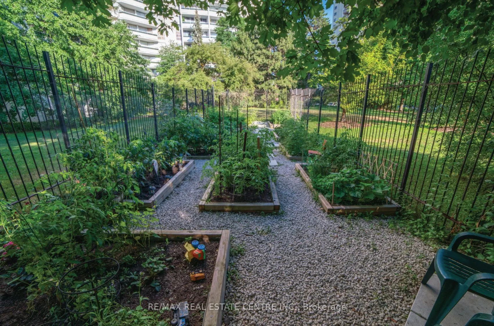 150 Graydon Hall Drive, #607